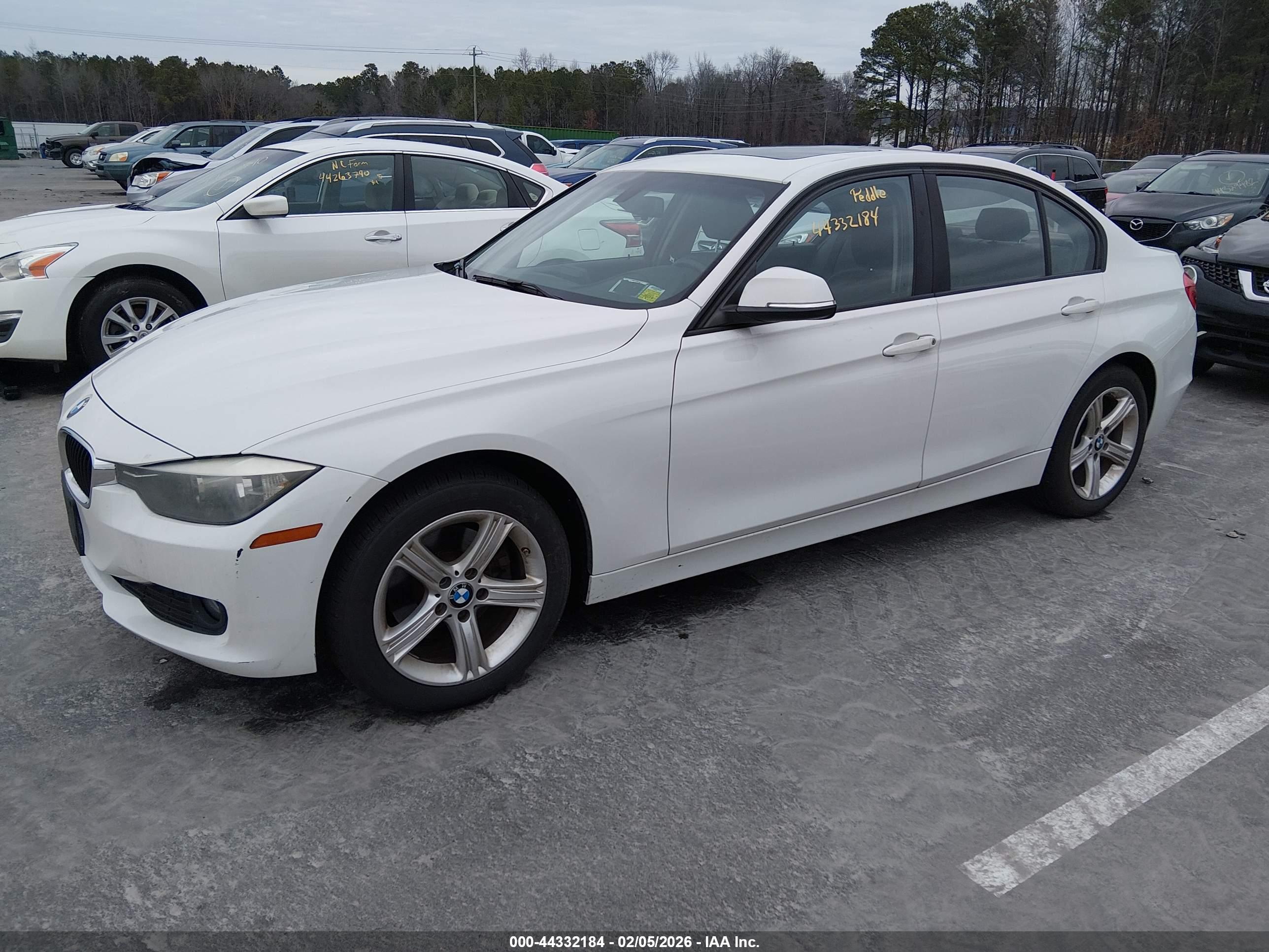 BMW 320I image 2