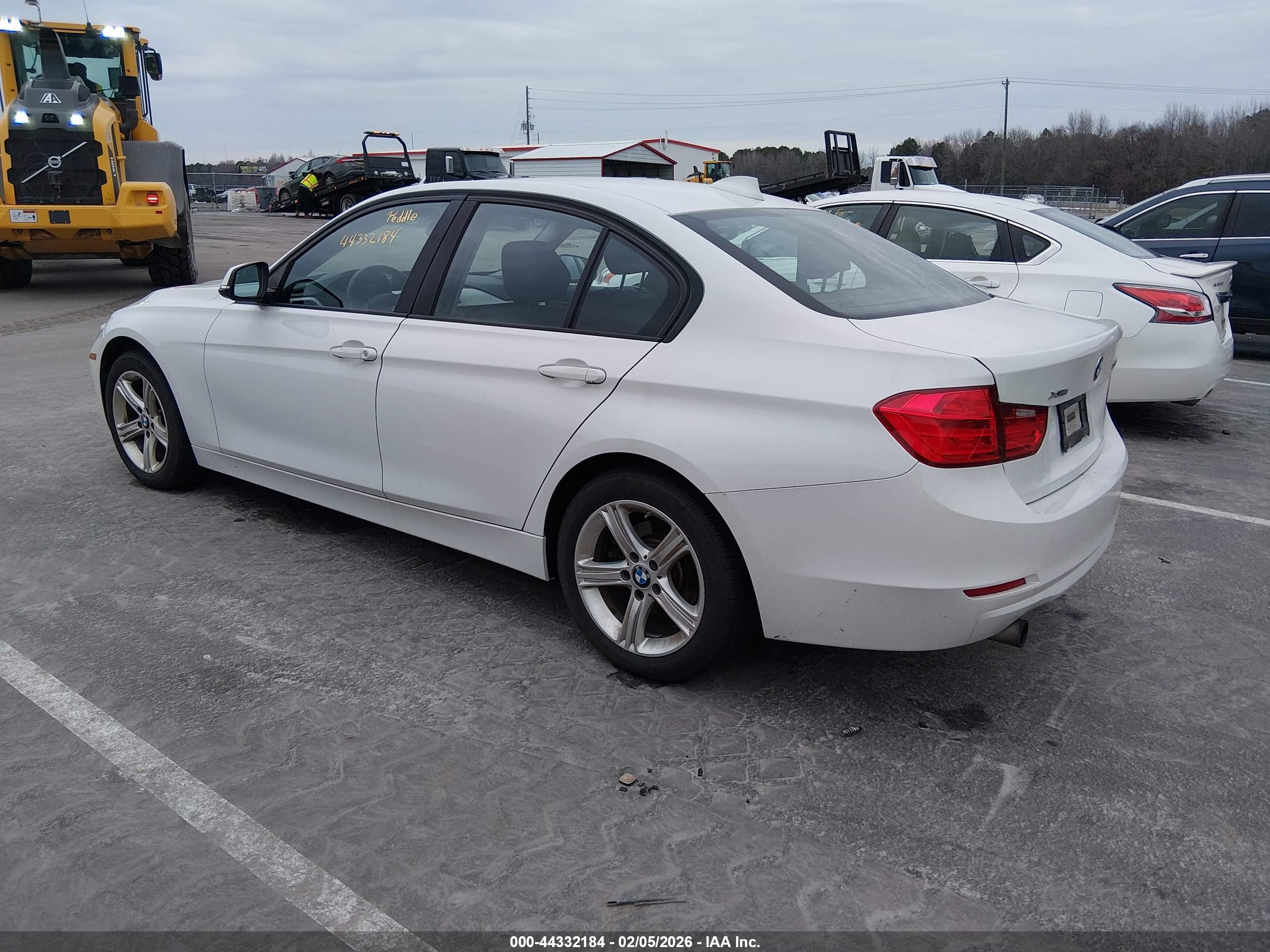 BMW 320I image 3
