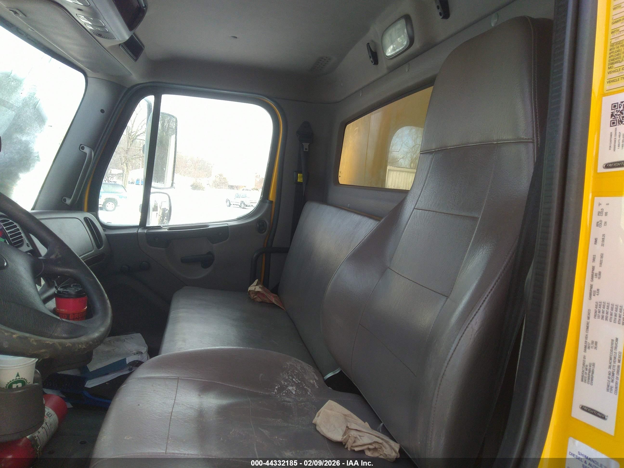 FREIGHTLINER M2 image 5