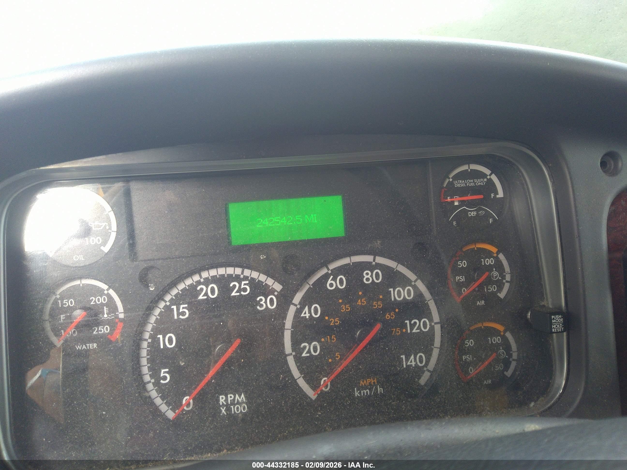 FREIGHTLINER M2 image 6