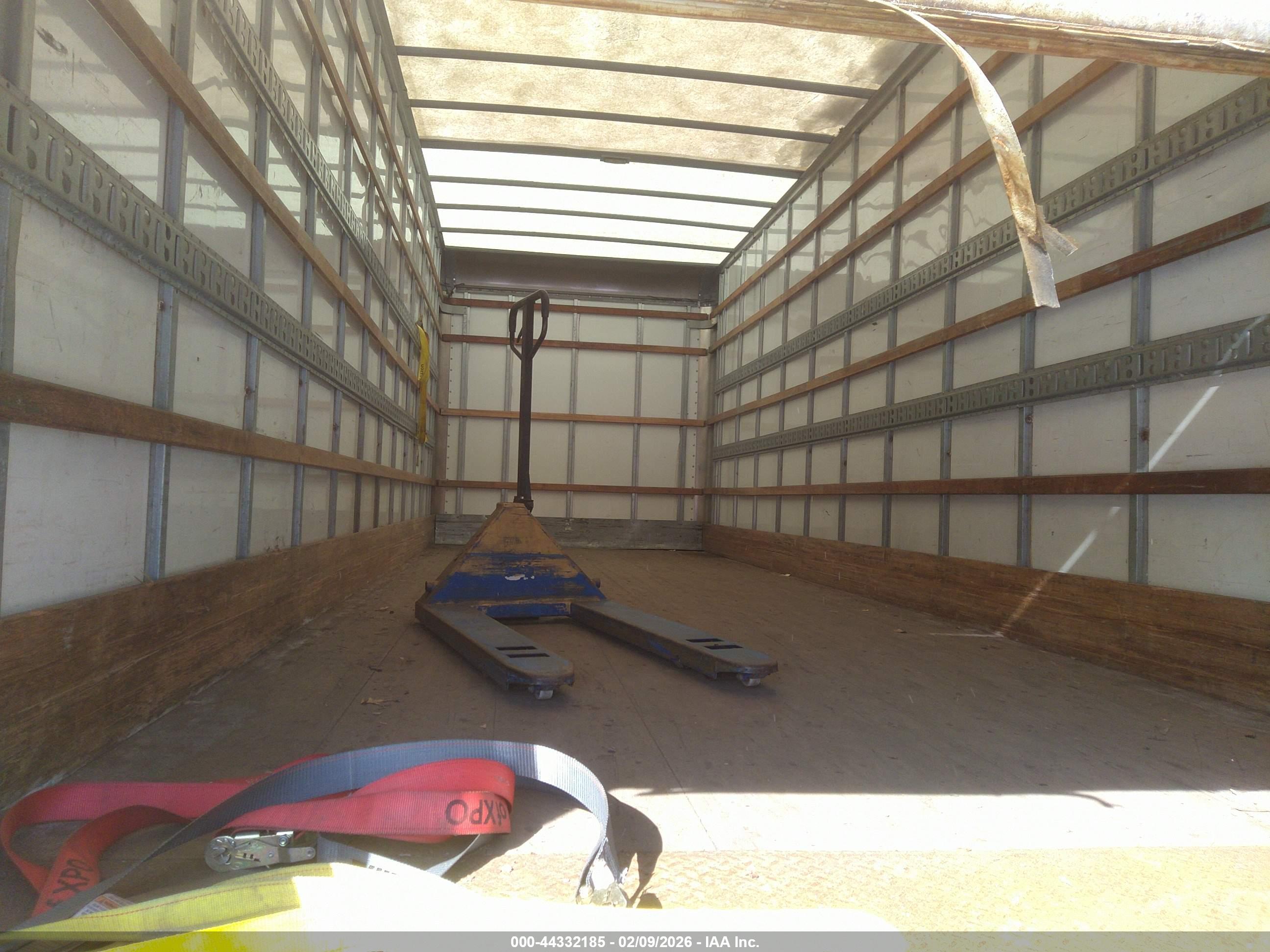 FREIGHTLINER M2 image 7
