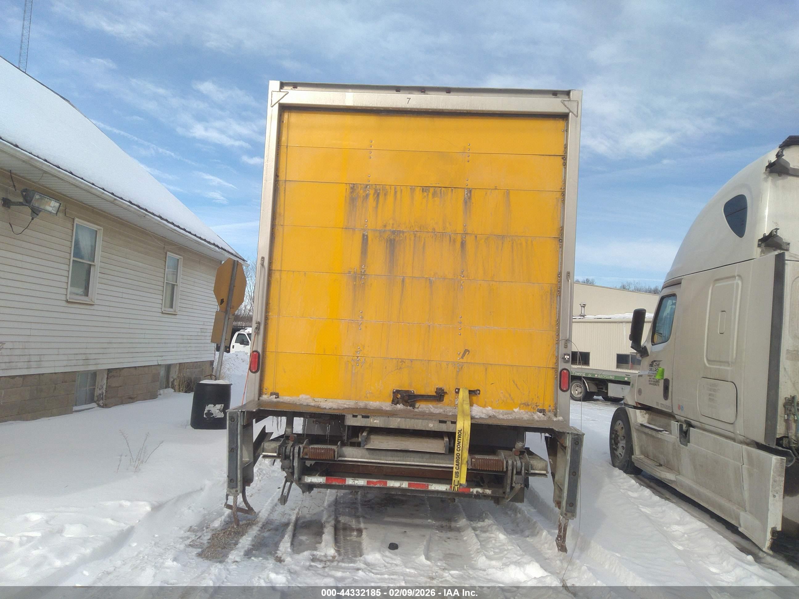 FREIGHTLINER M2 image 8