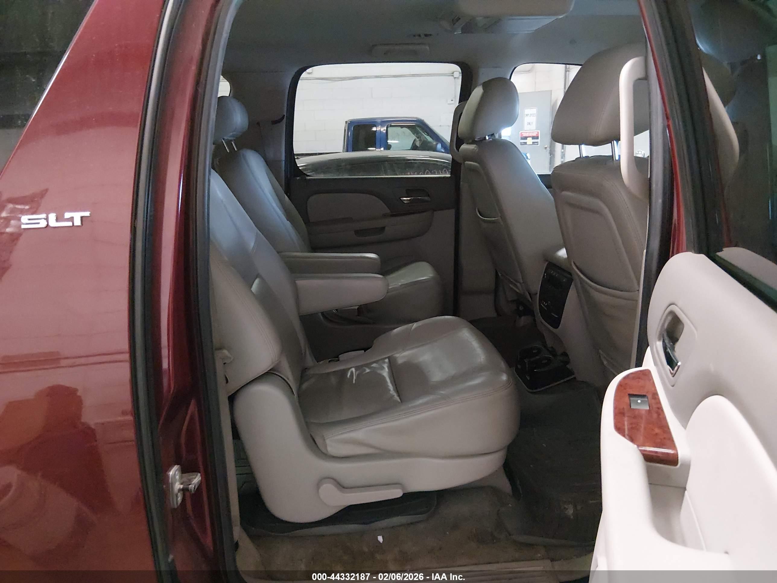 GMC YUKON image 8