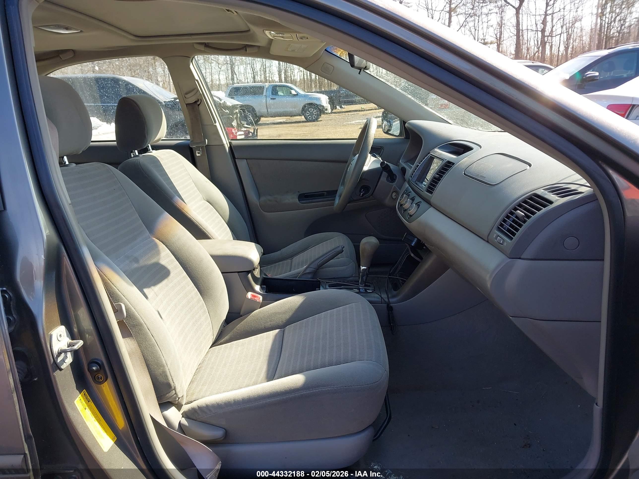TOYOTA CAMRY image 5