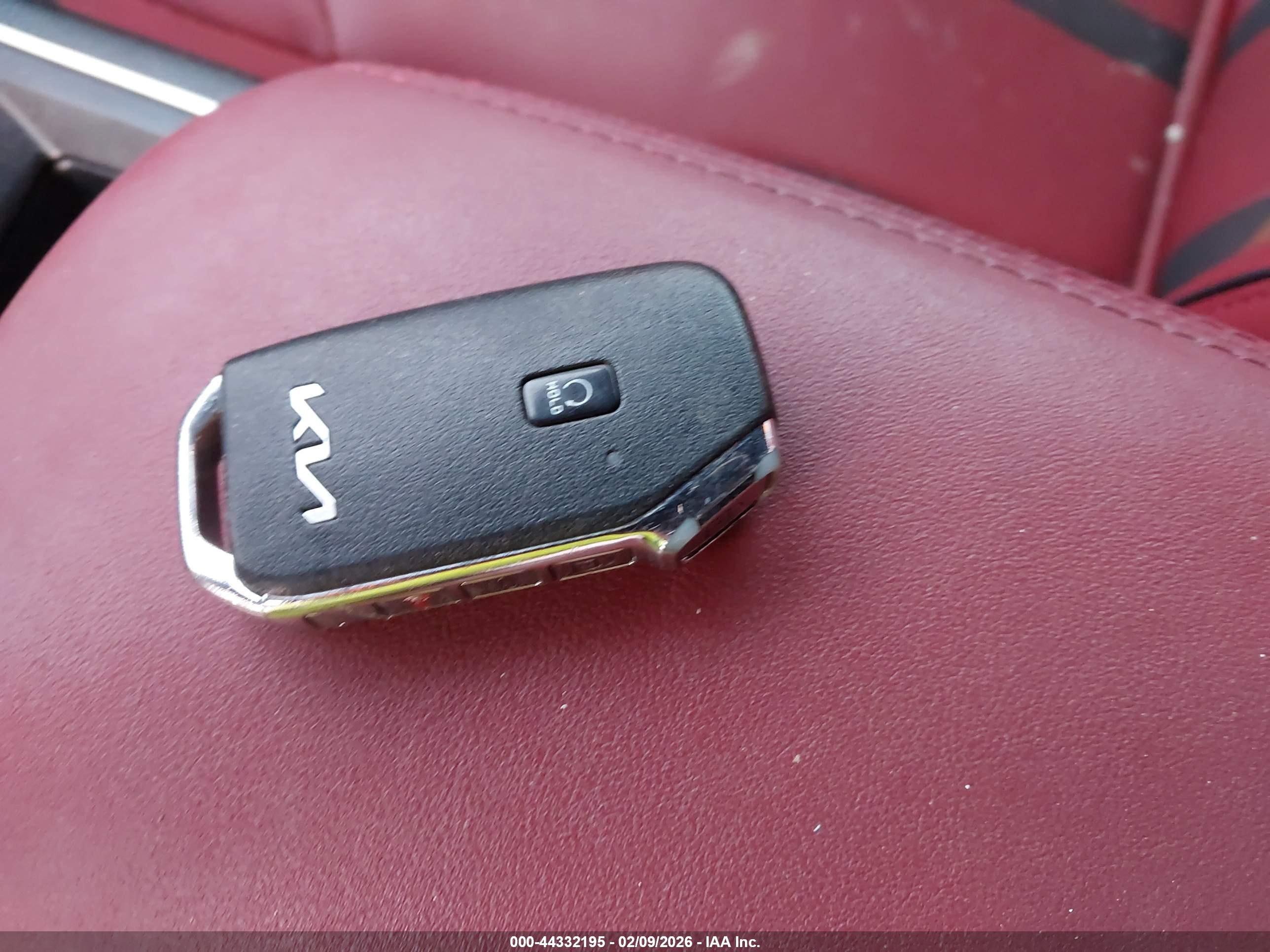 KIA K5 image 11