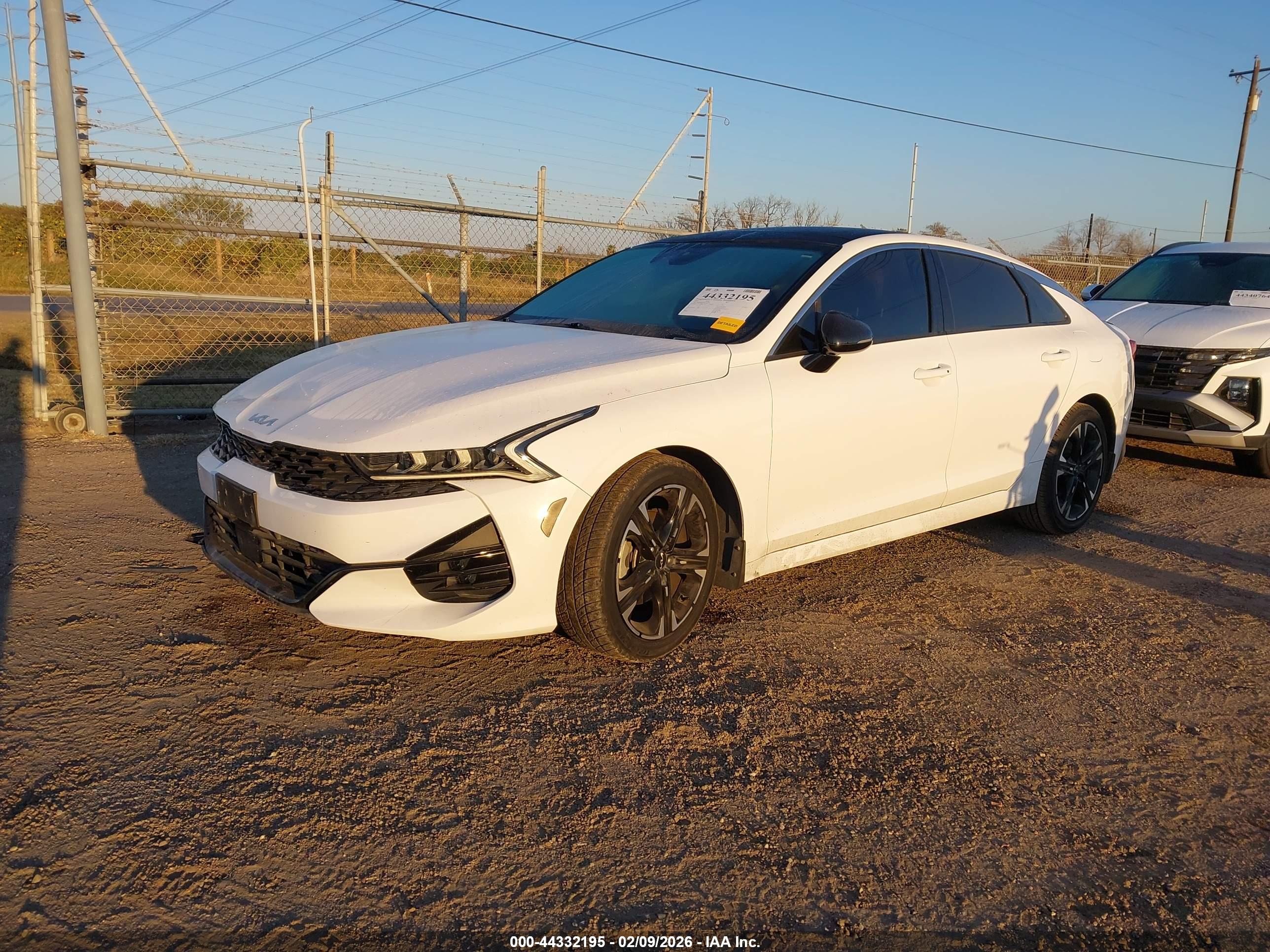 KIA K5 image 2
