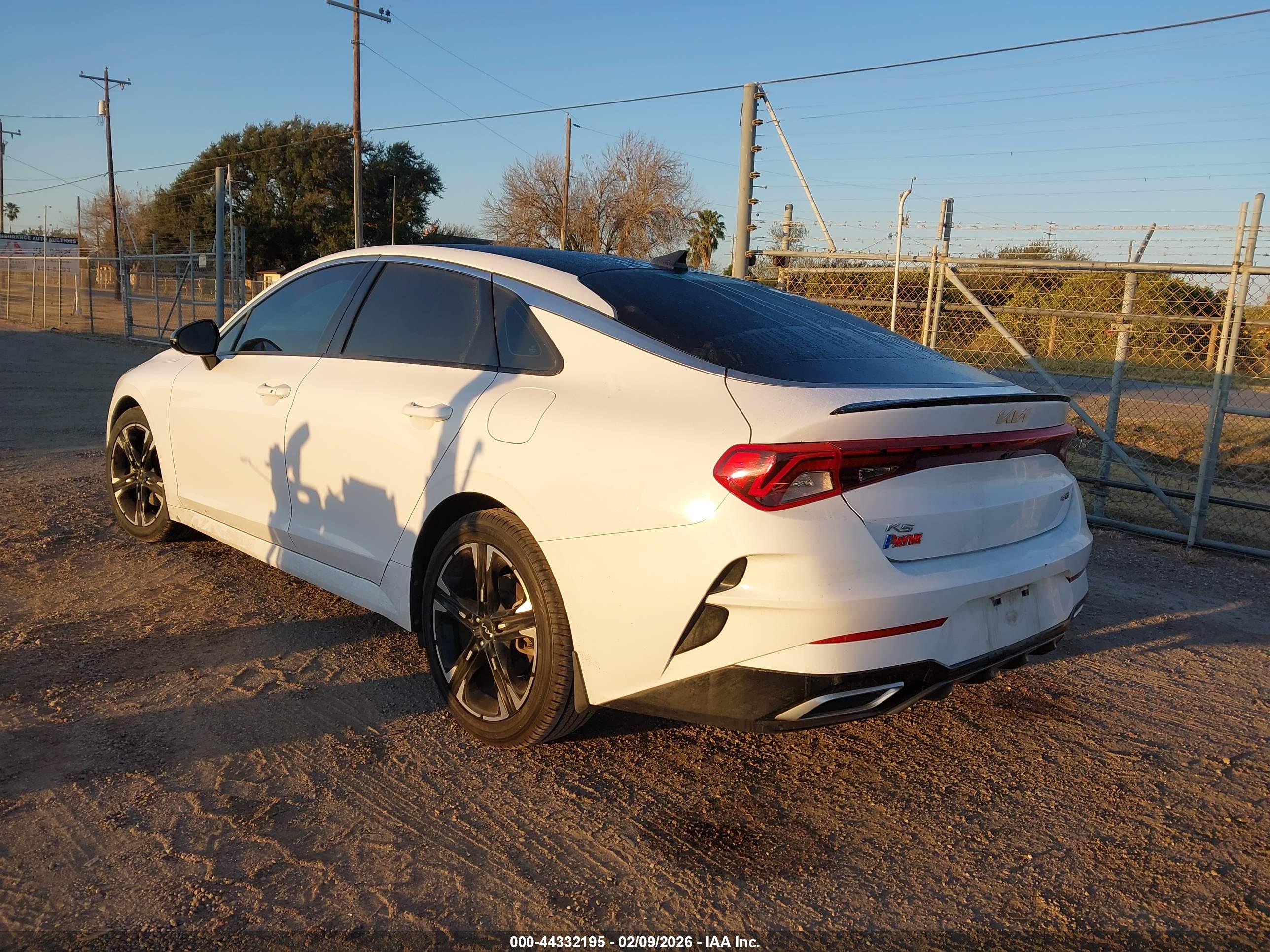 KIA K5 image 3