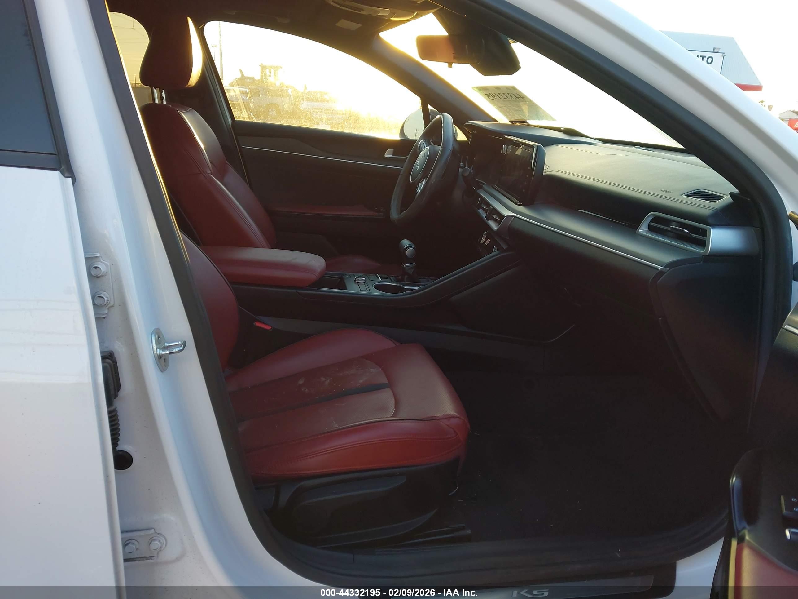 KIA K5 image 5