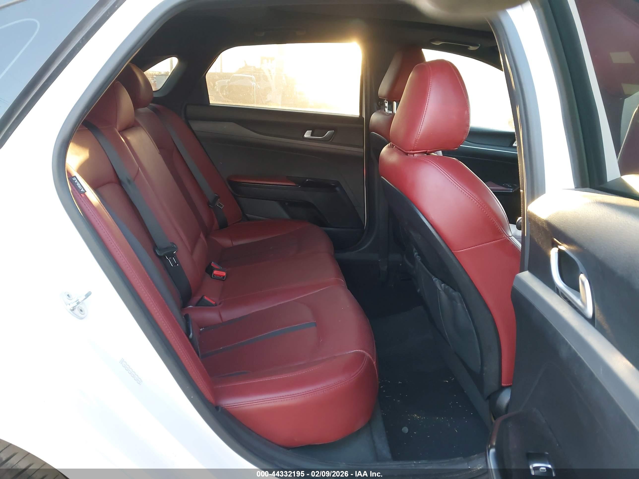 KIA K5 image 8