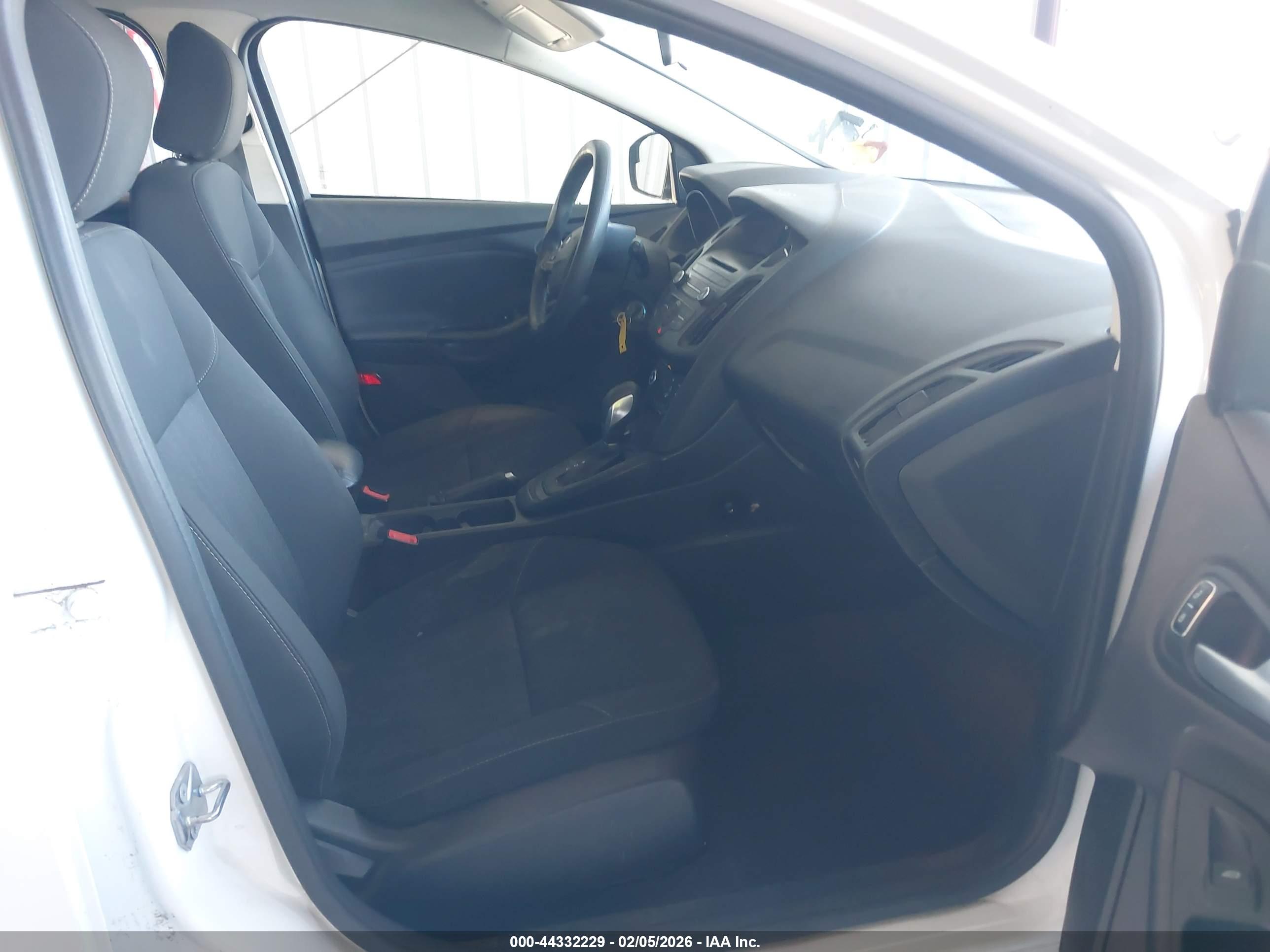 FORD FOCUS image 5