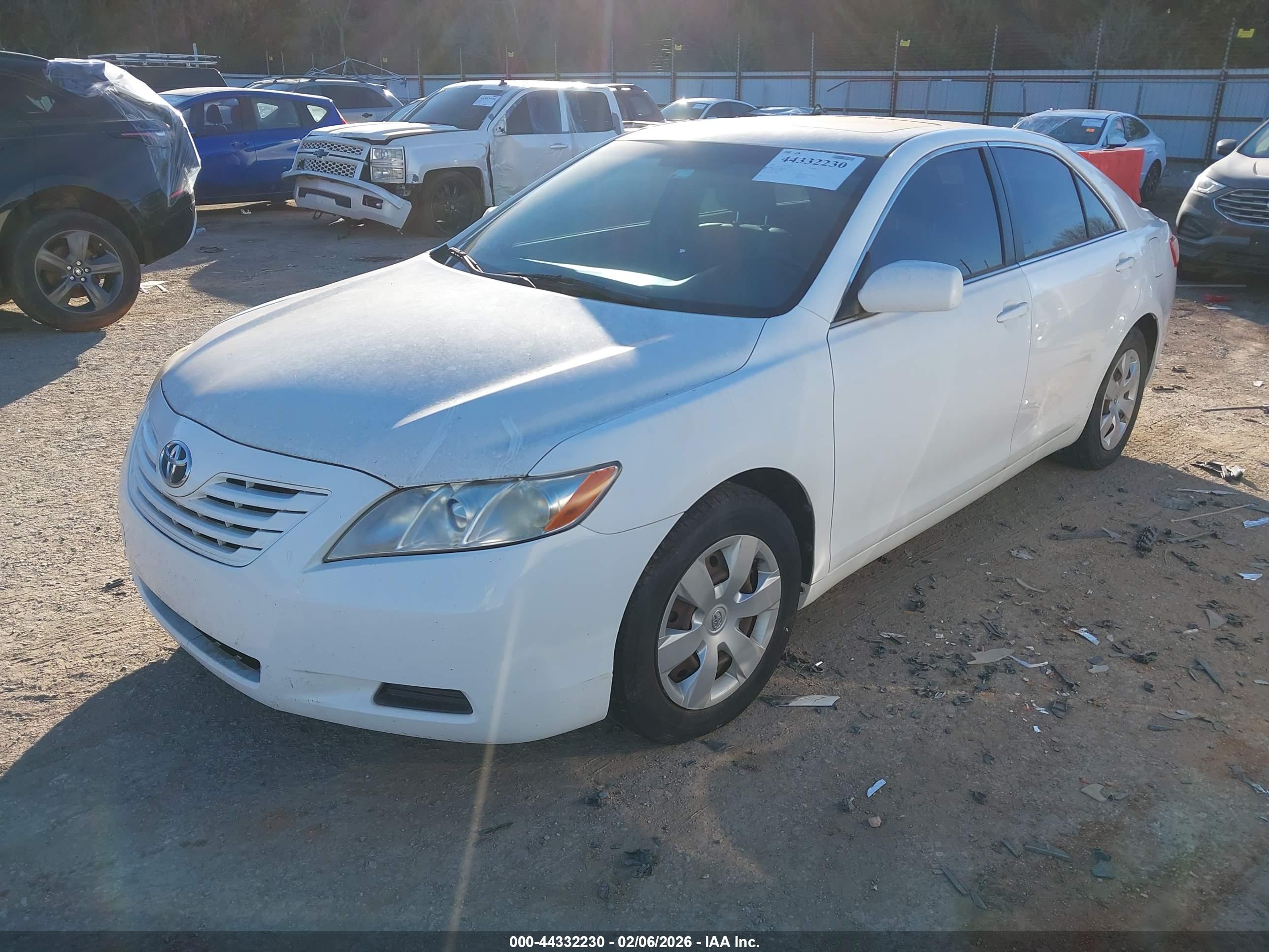TOYOTA CAMRY image 2