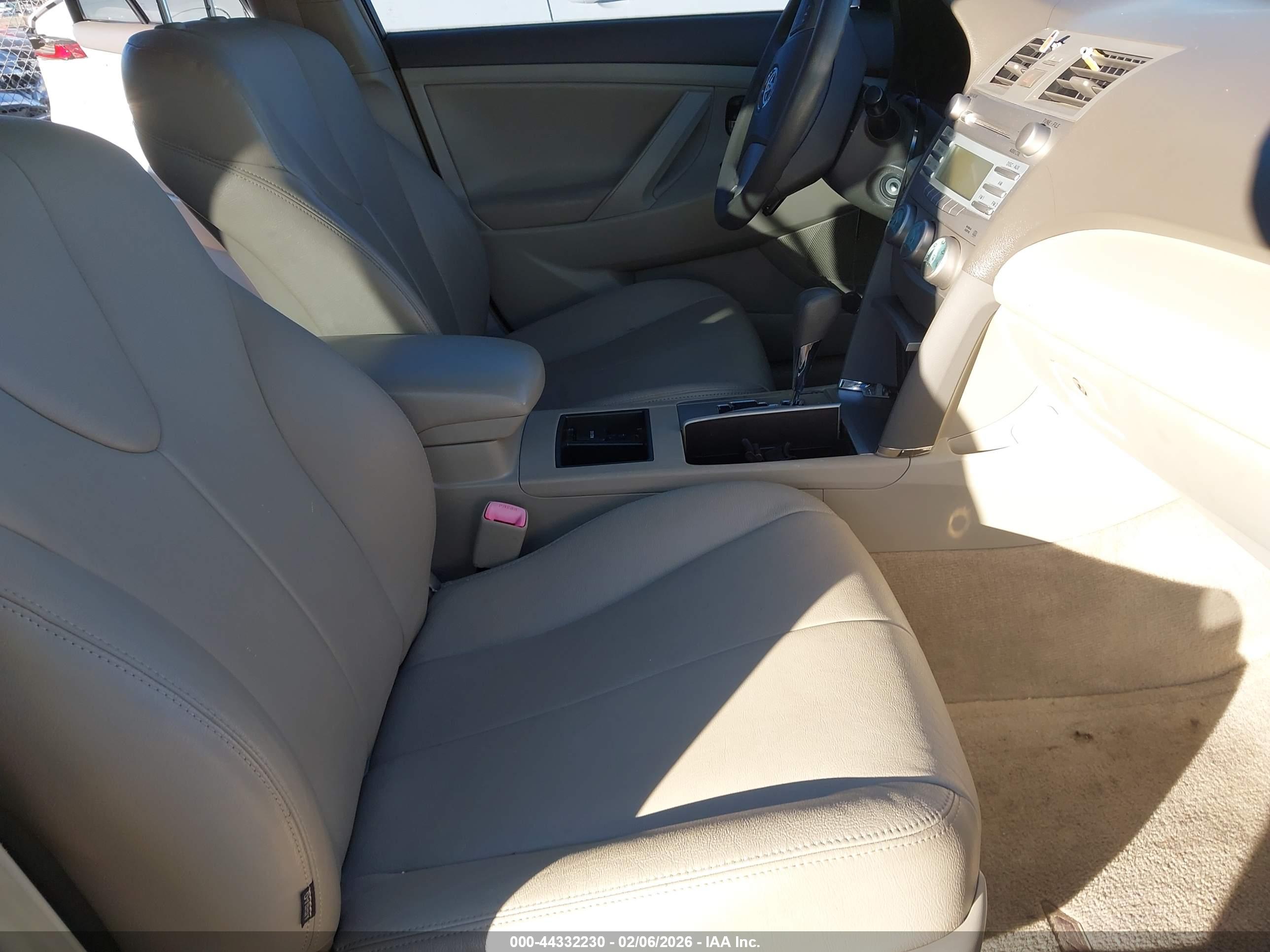 TOYOTA CAMRY image 5