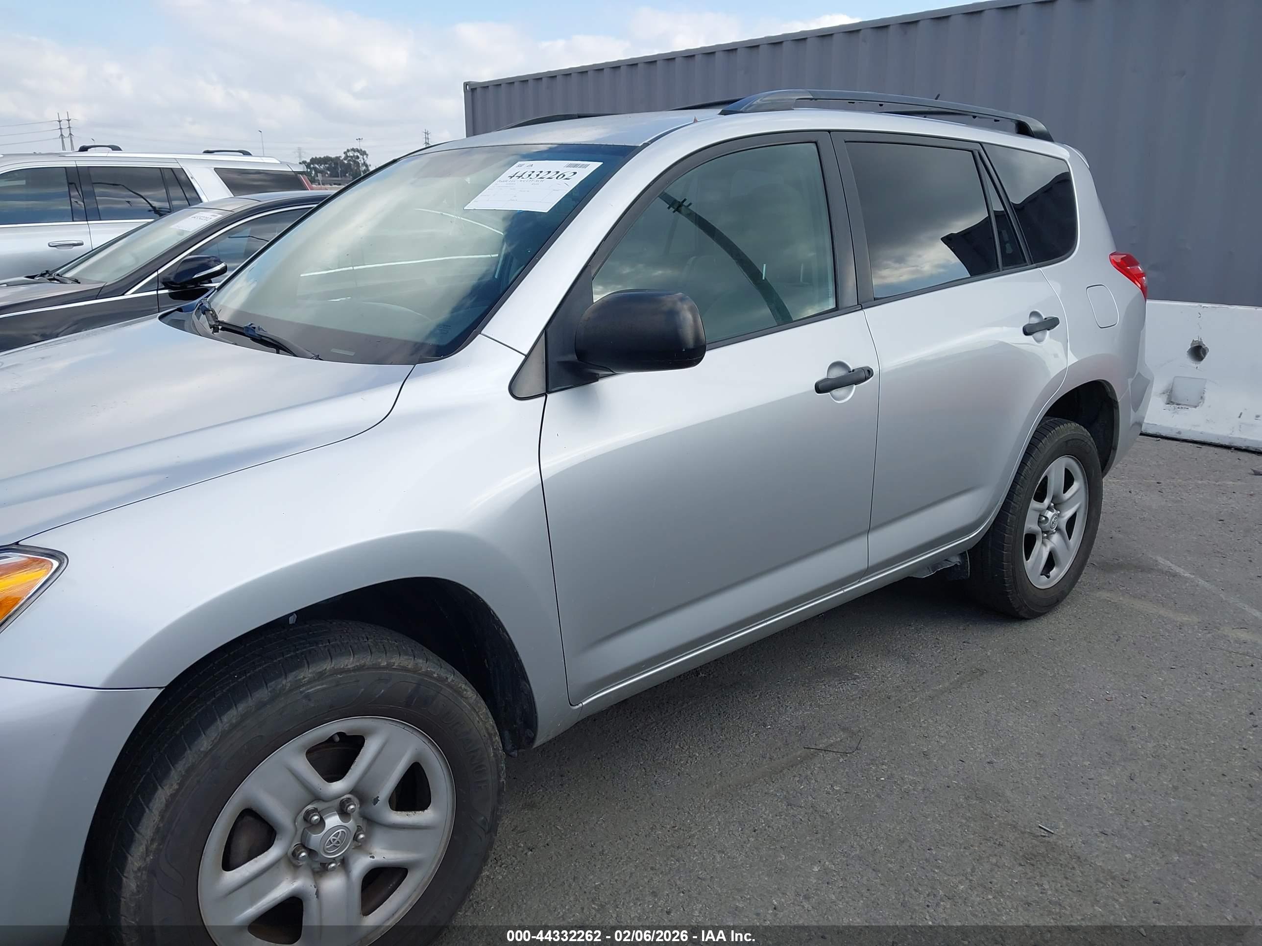 TOYOTA RAV4 image 6