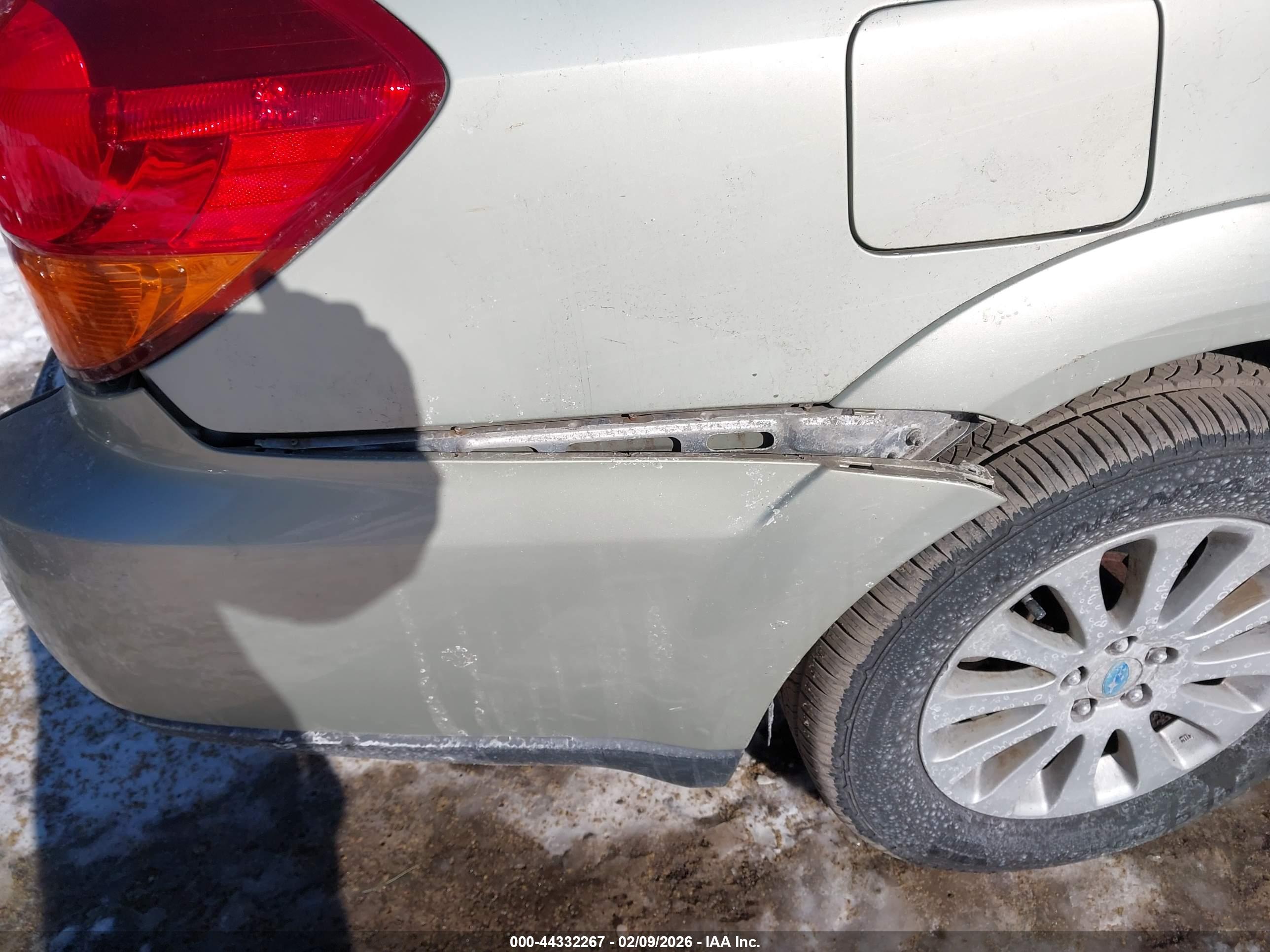 SUBARU OUTBACK image 6
