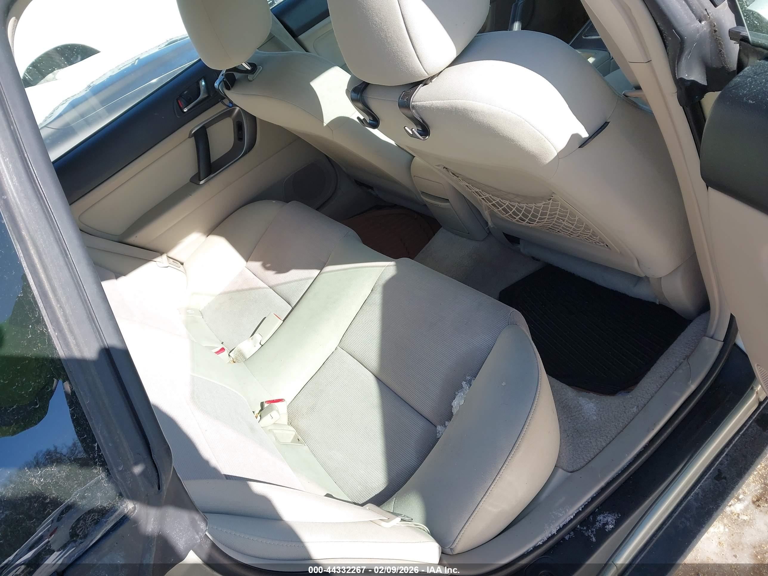 SUBARU OUTBACK image 8