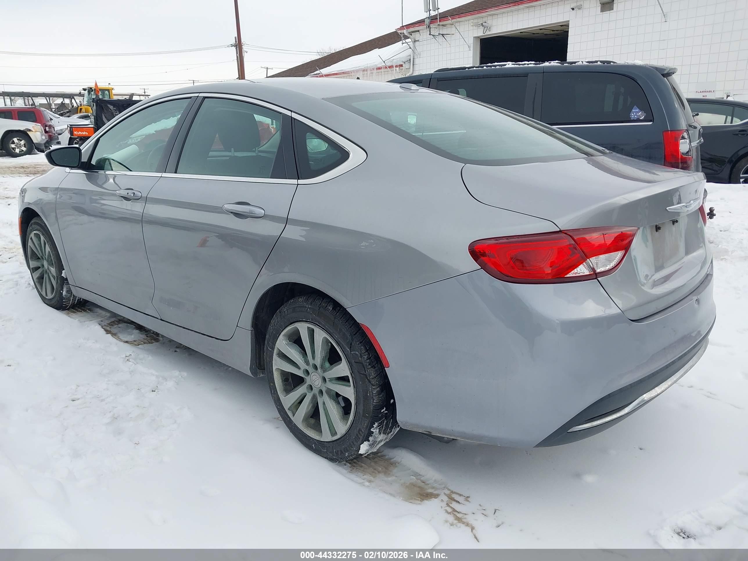CHRYSLER 200 image 3