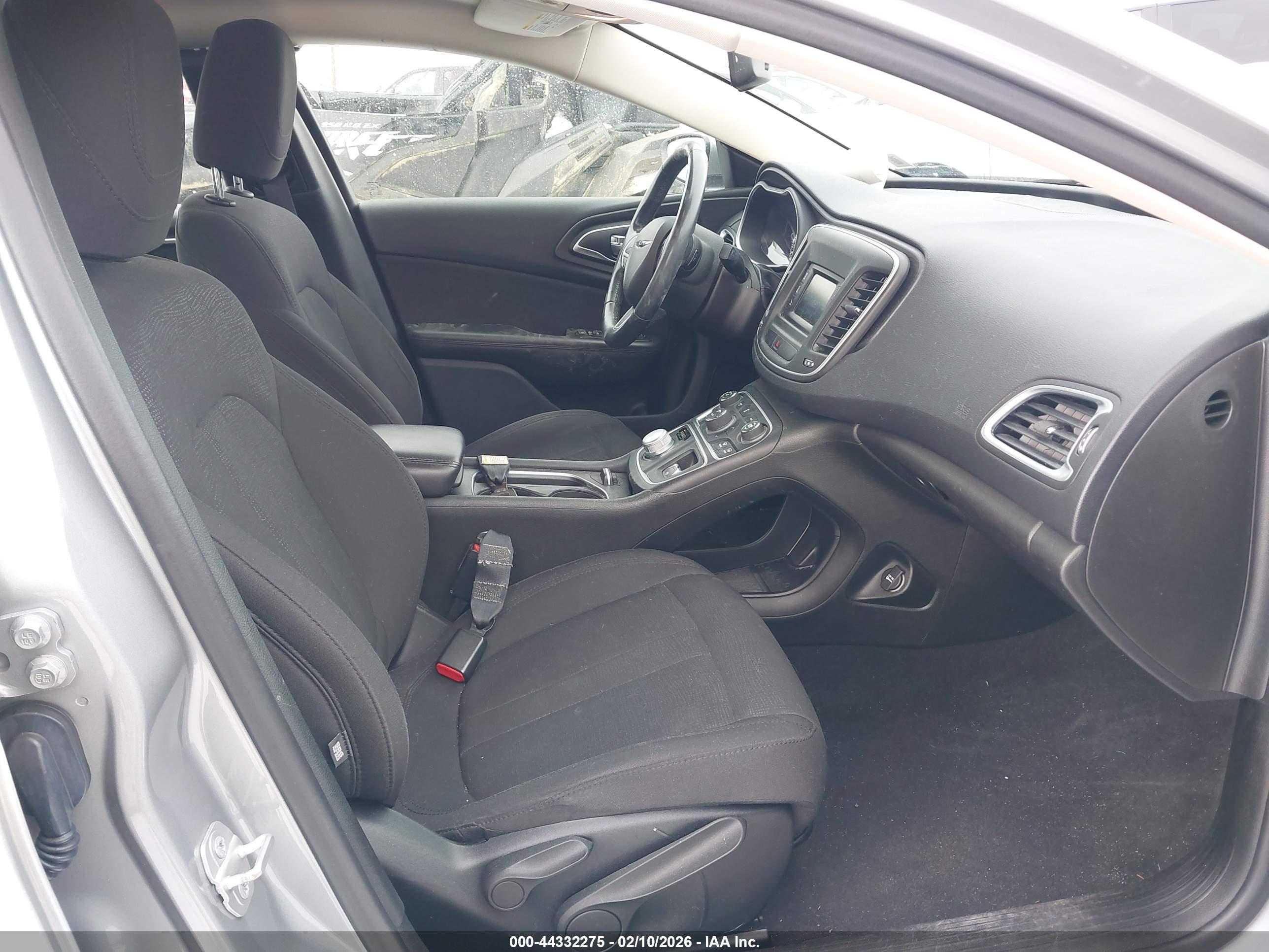 CHRYSLER 200 image 5