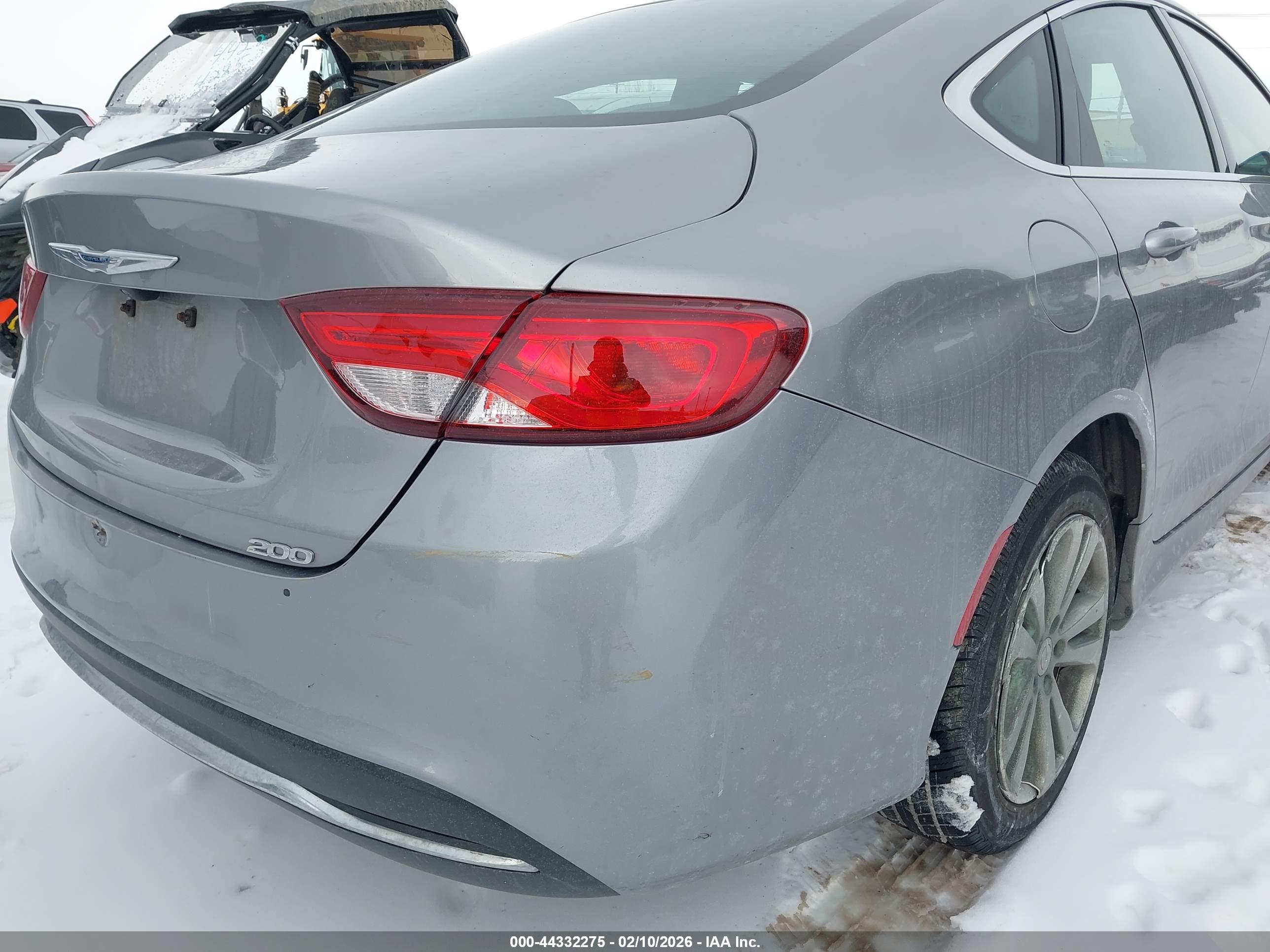 CHRYSLER 200 image 6
