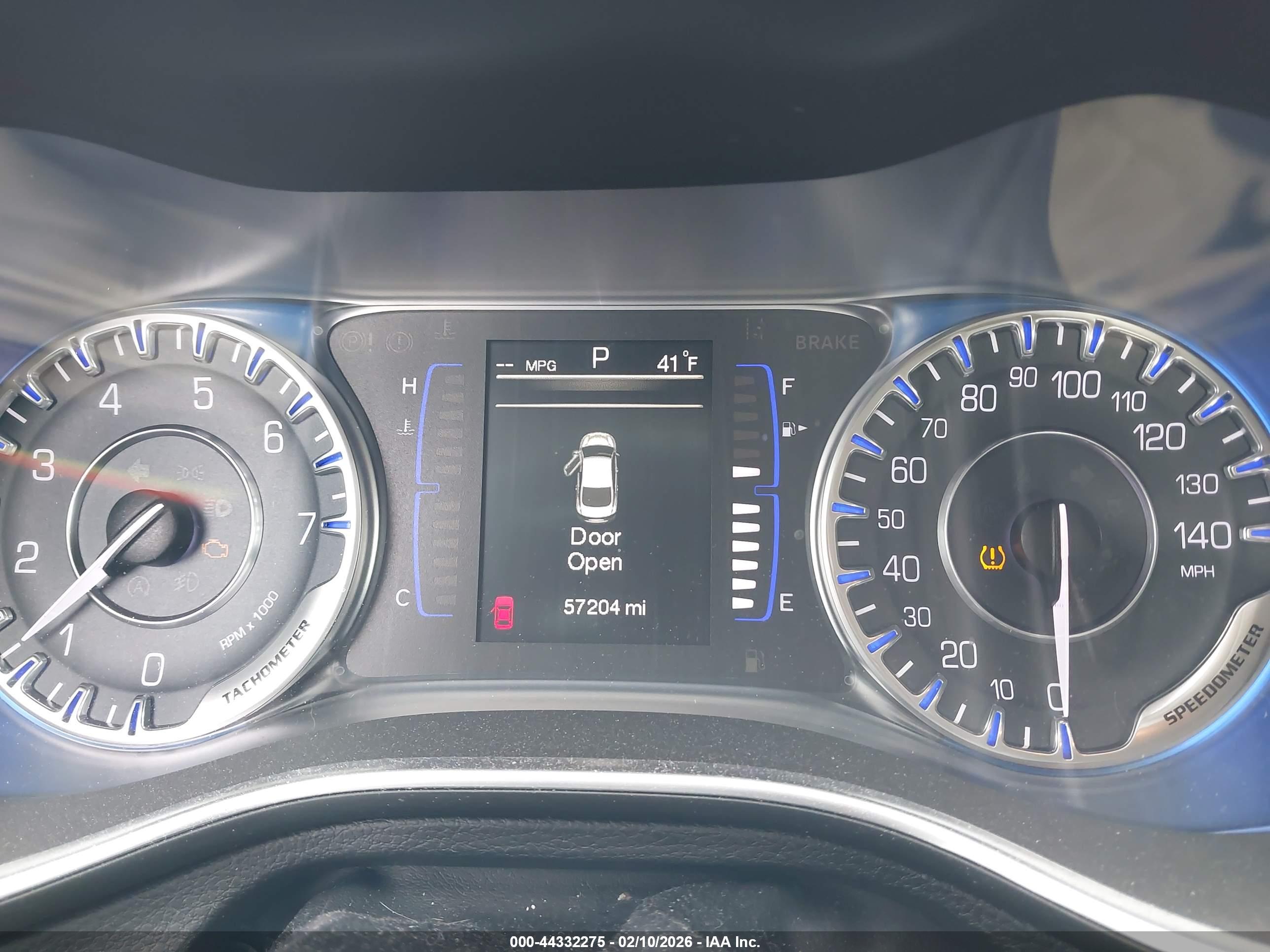 CHRYSLER 200 image 7