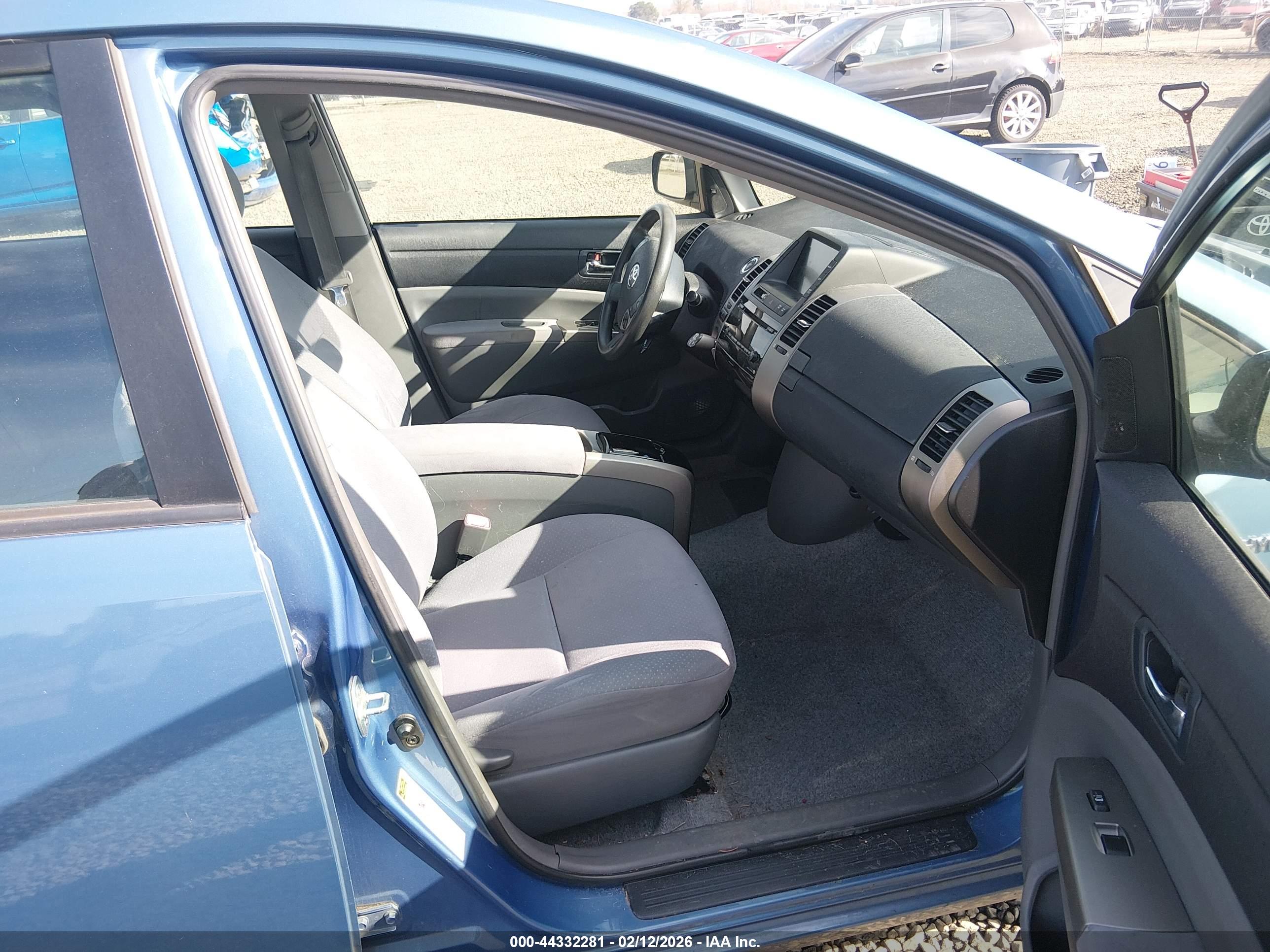 TOYOTA PRIUS image 5
