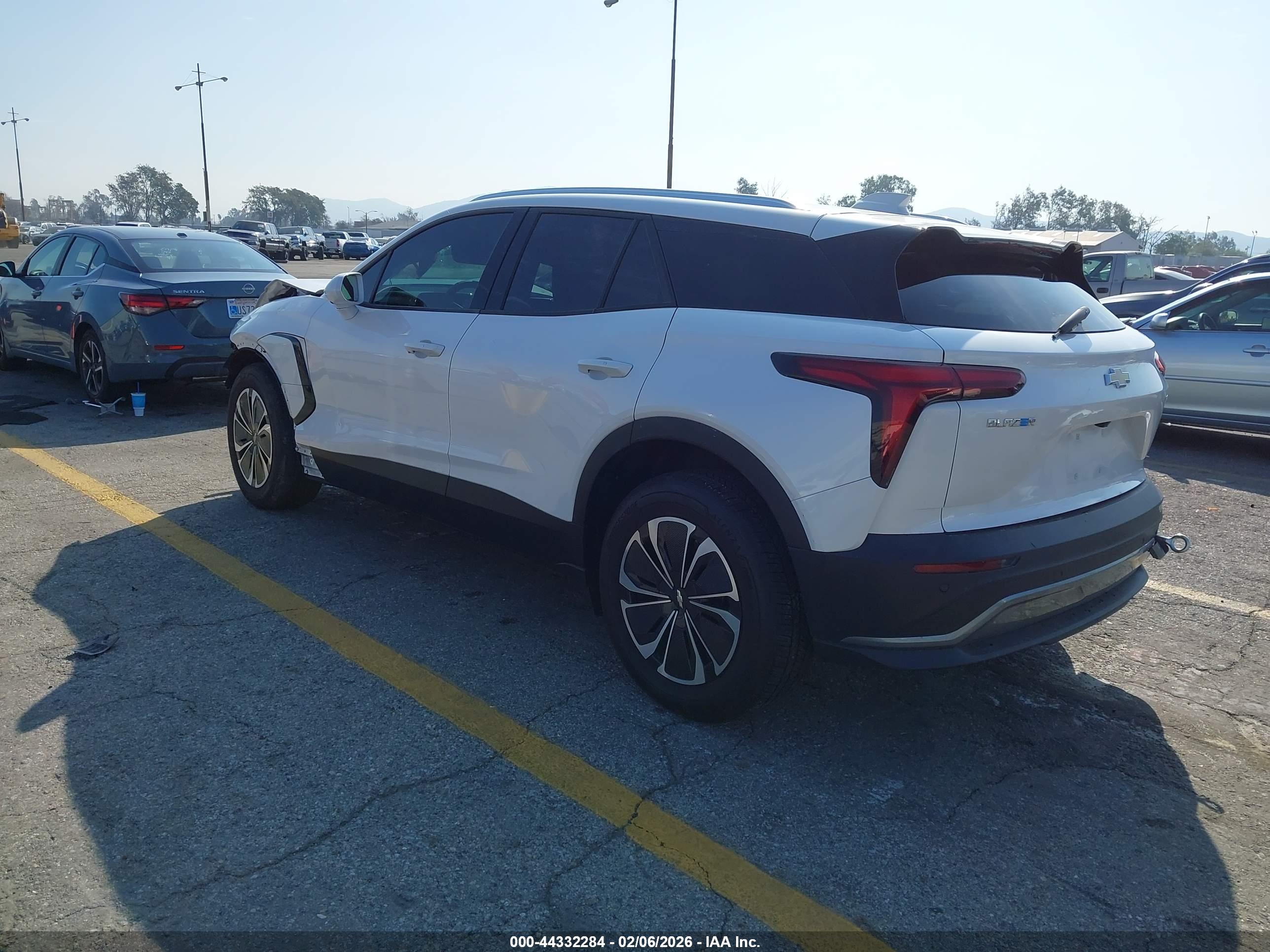 CHEVROLET BLAZER image 3
