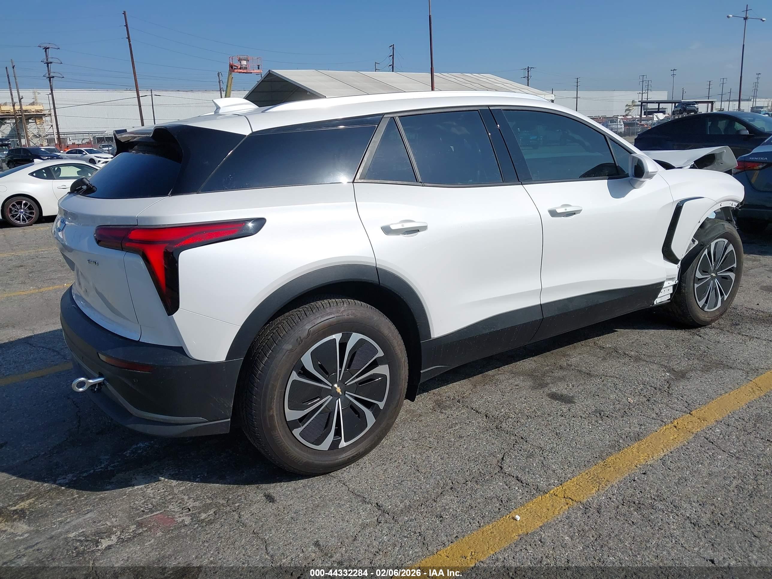 CHEVROLET BLAZER image 4