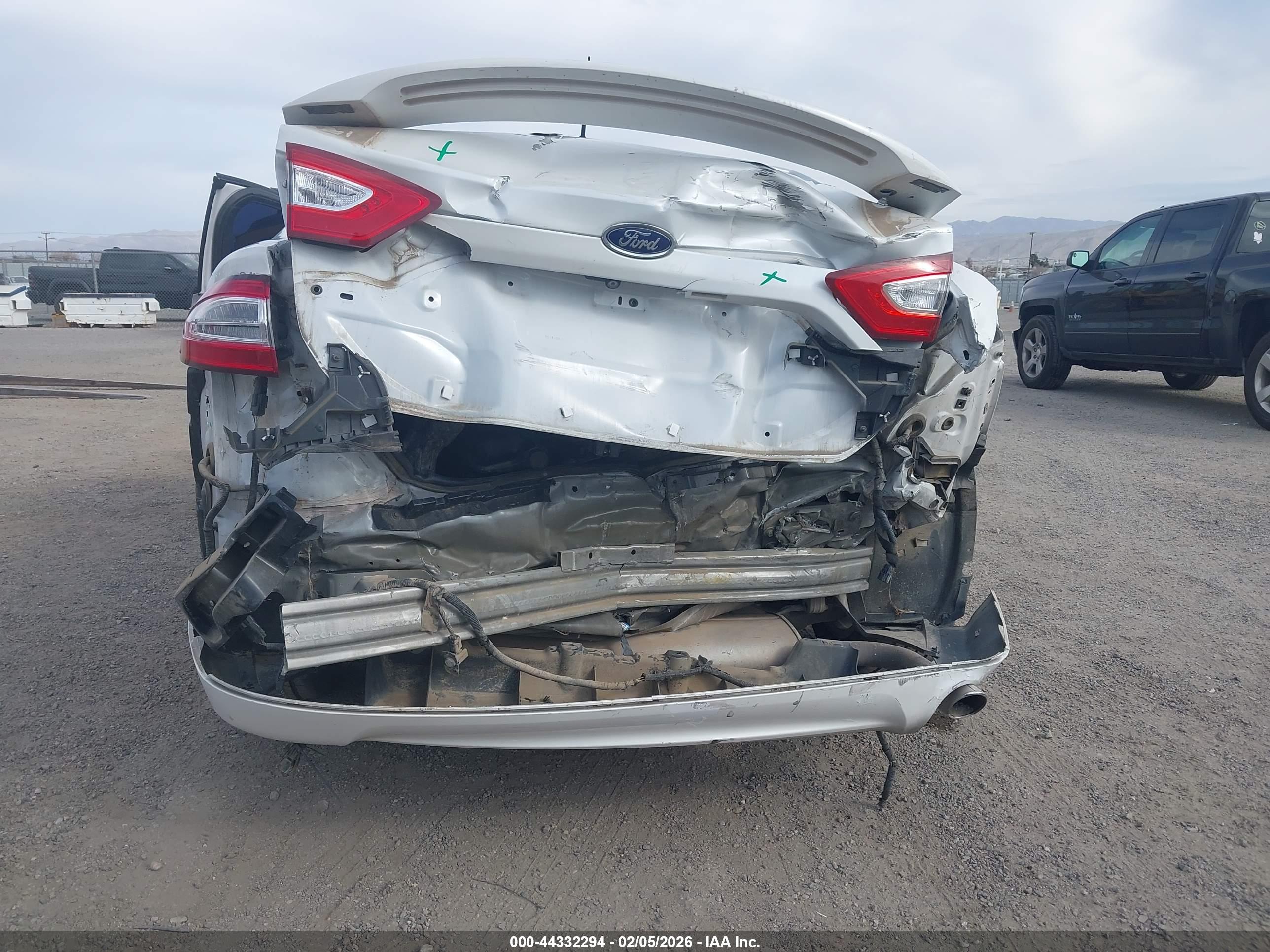 FORD FUSION image 6