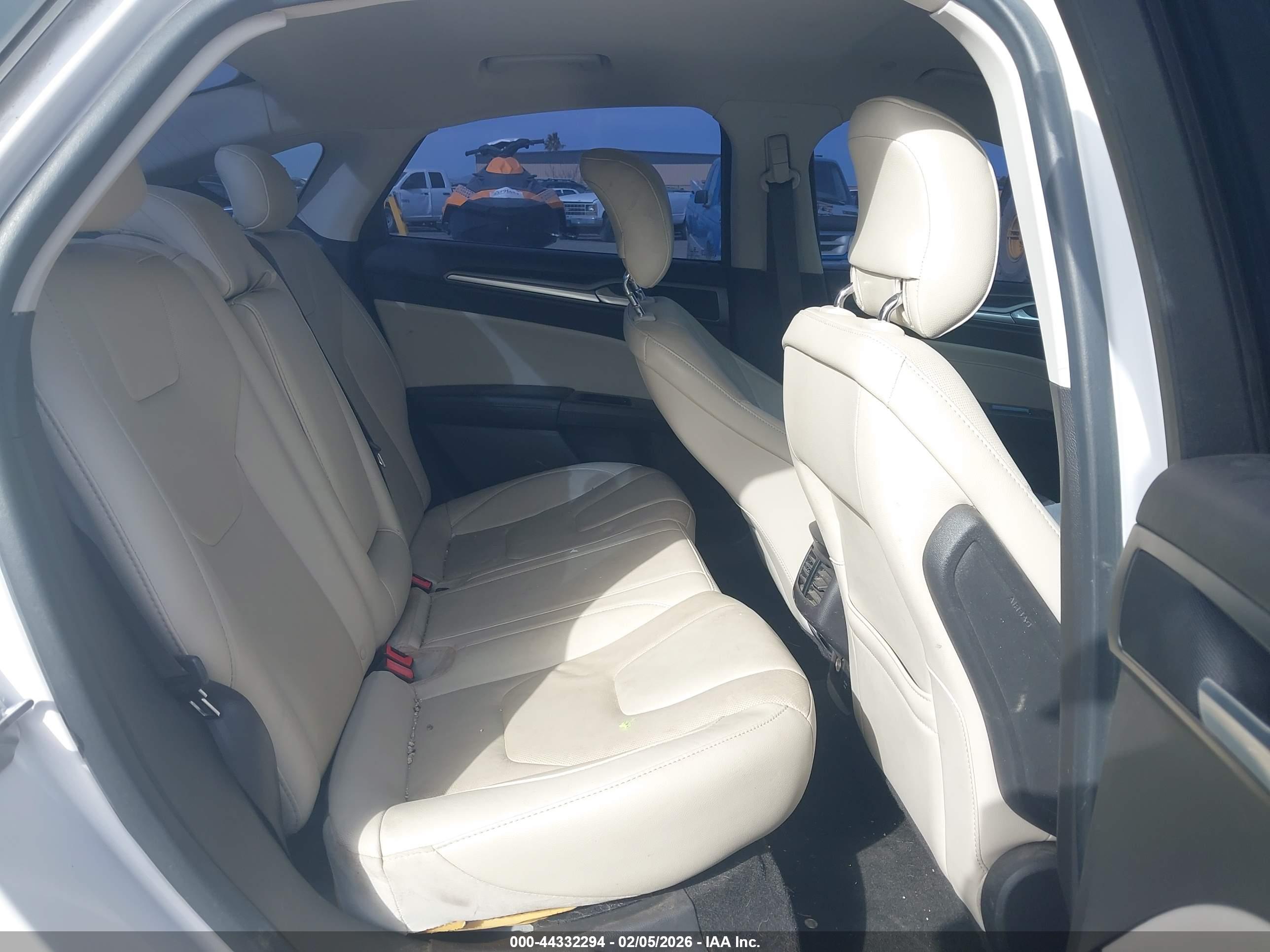 FORD FUSION image 8