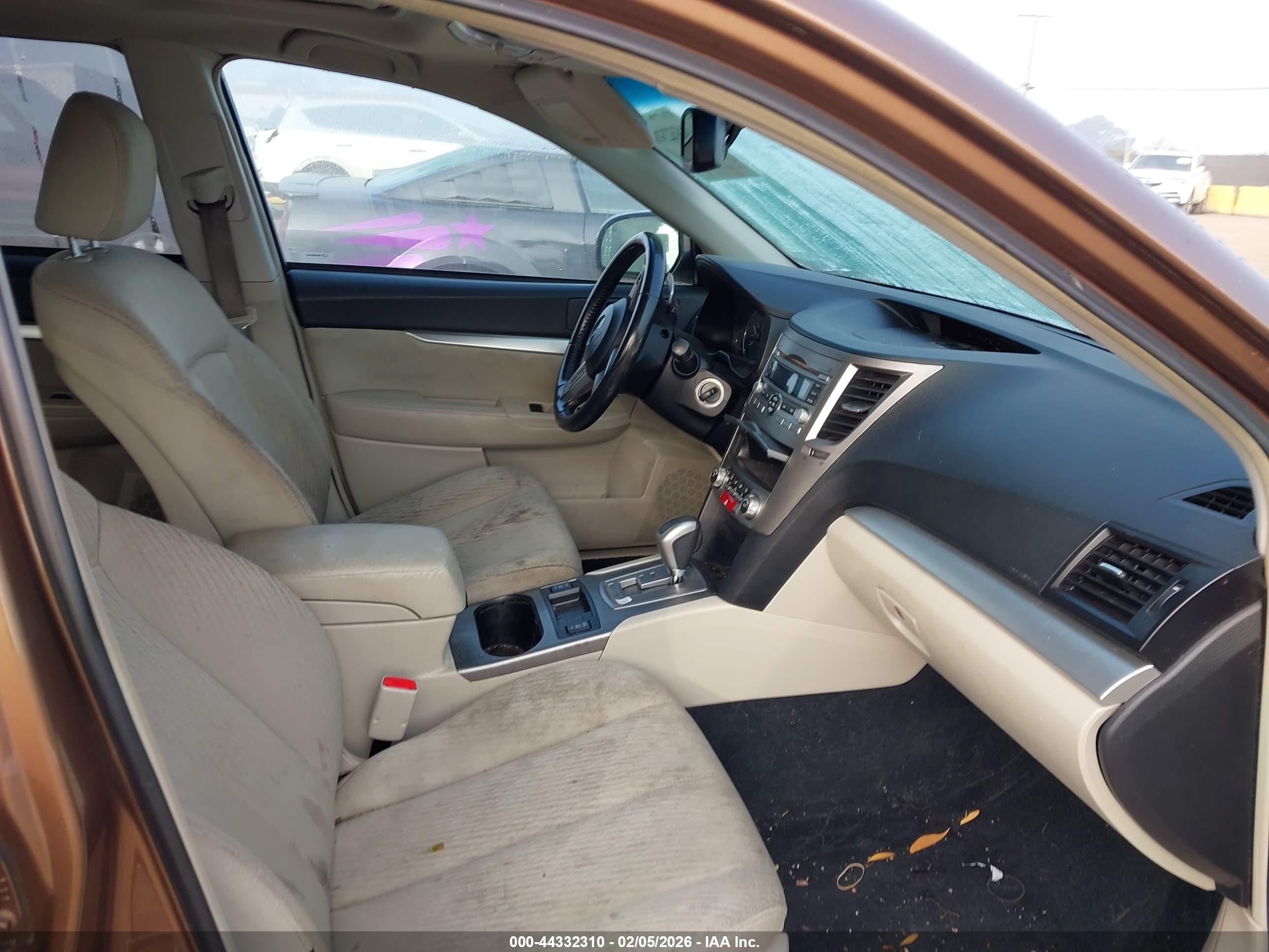 SUBARU OUTBACK image 5