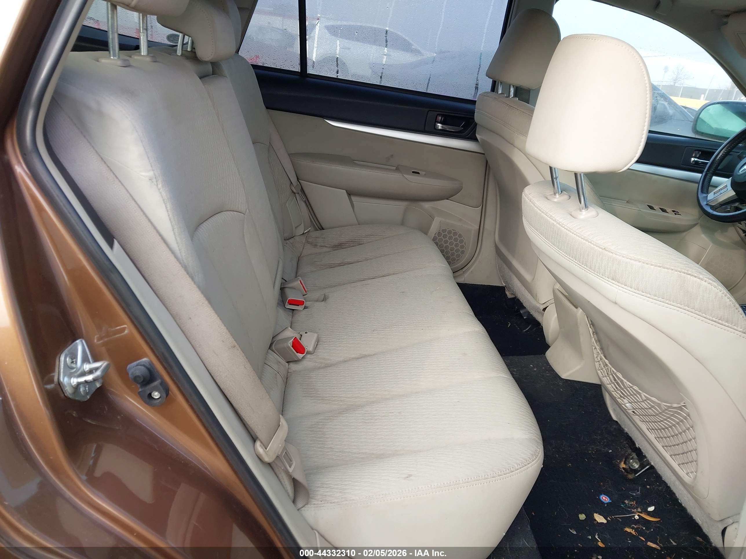 SUBARU OUTBACK image 8