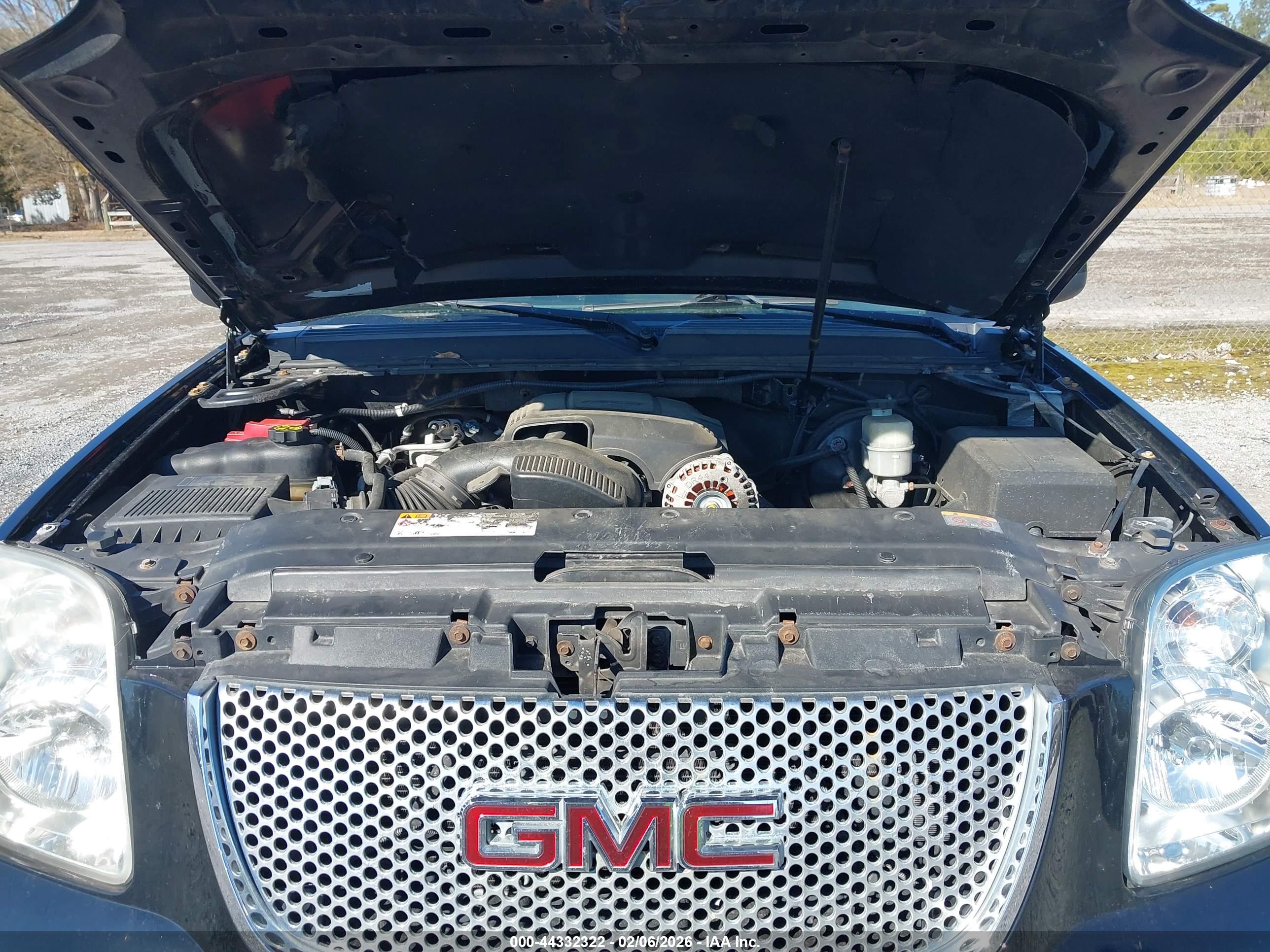 GMC YUKON image 10