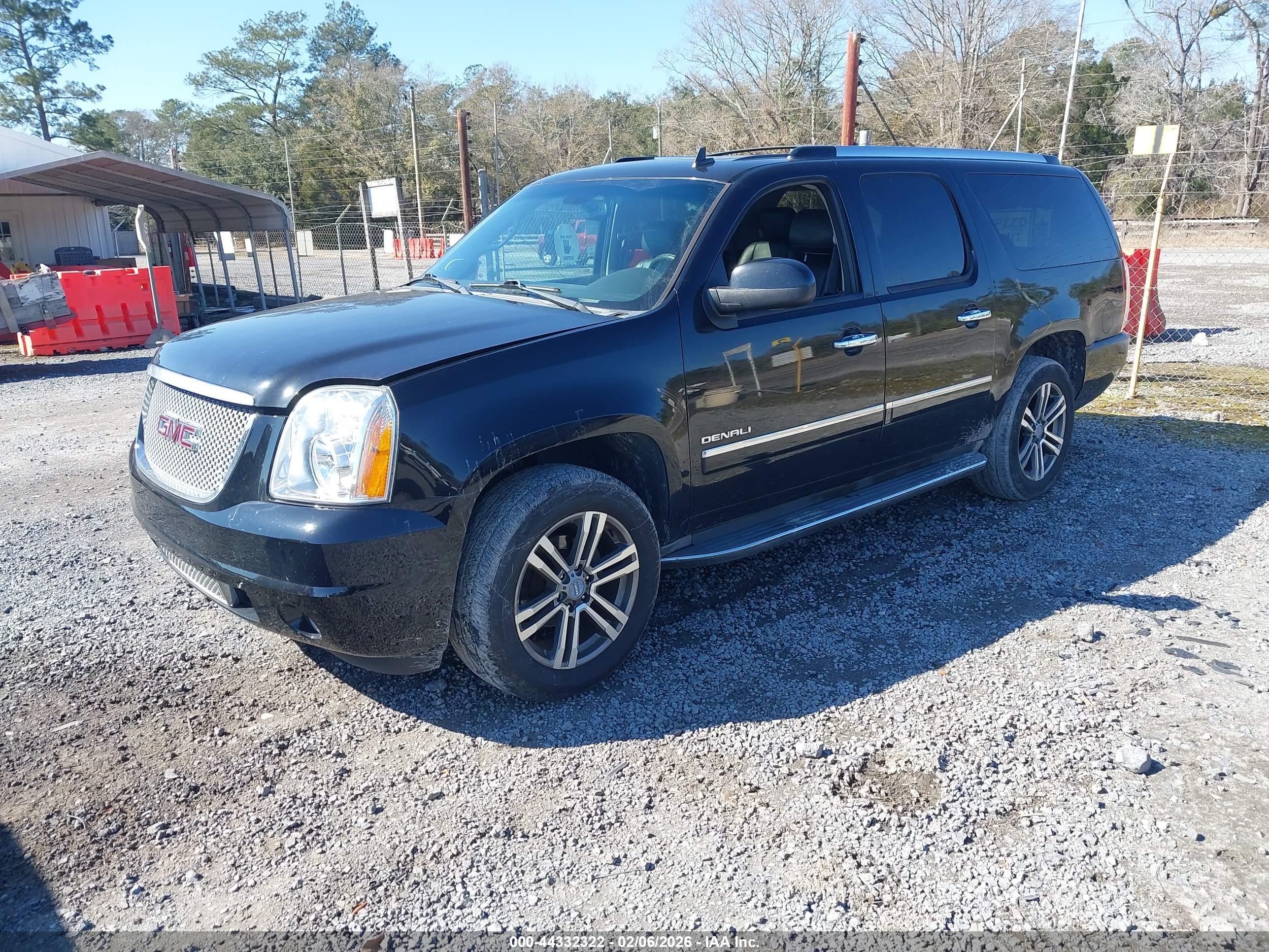 GMC YUKON image 2