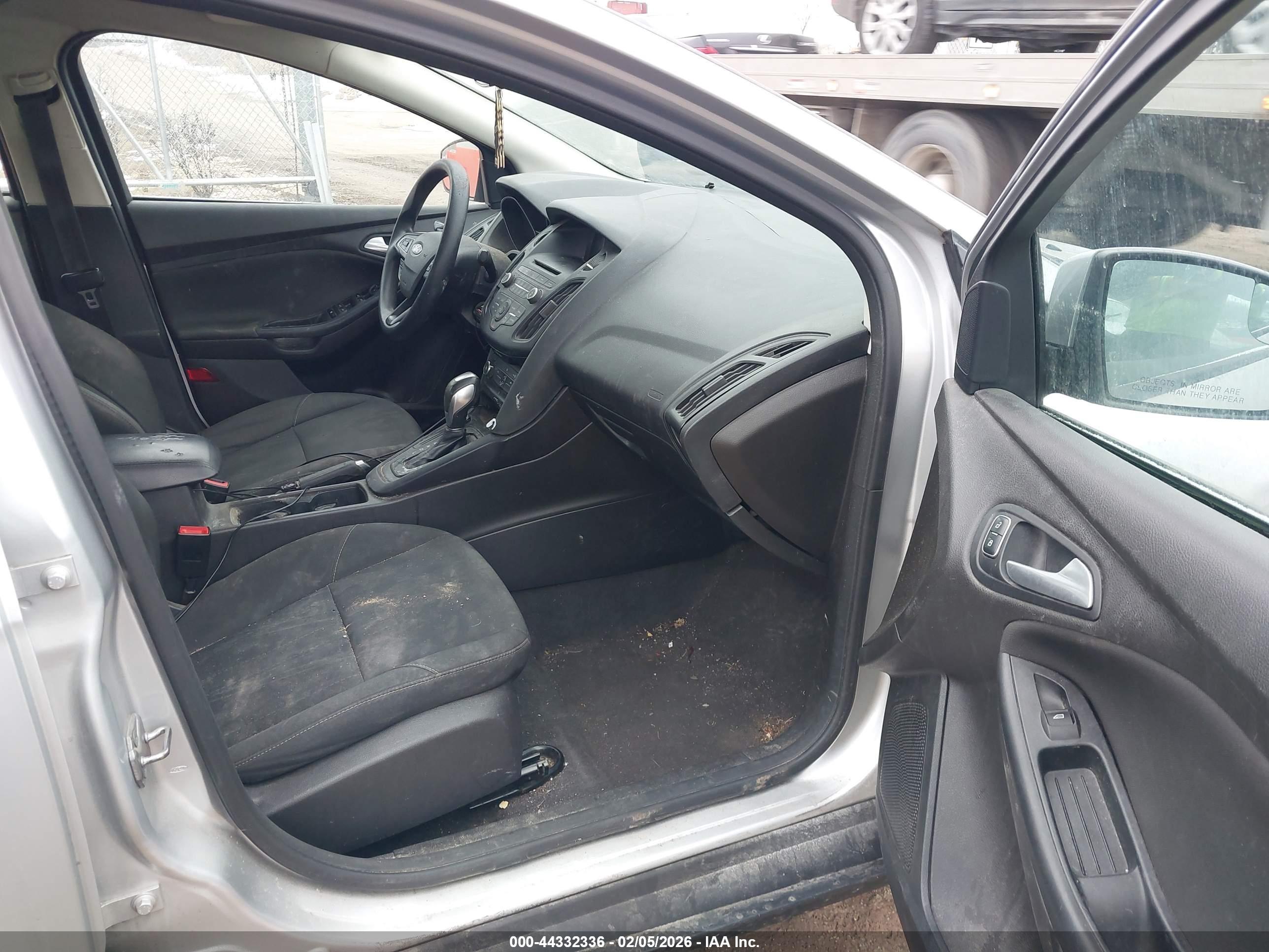 FORD FOCUS image 5