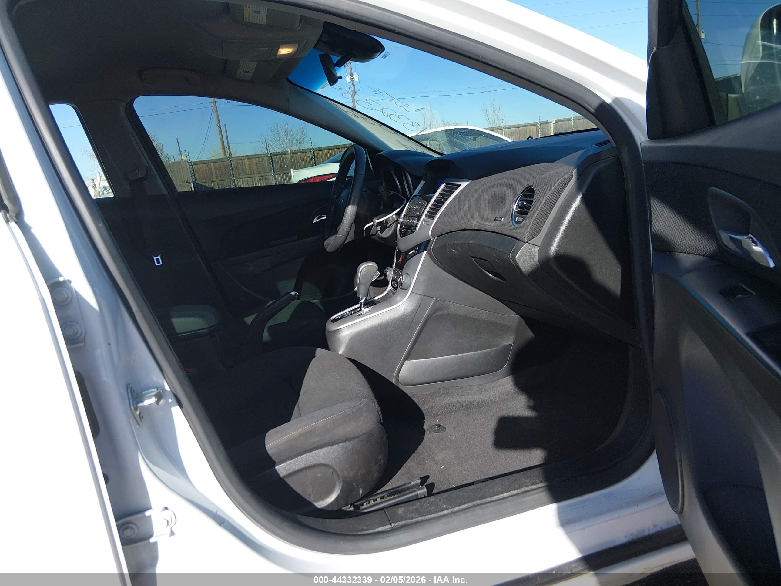 CHEVROLET CRUZE image 5