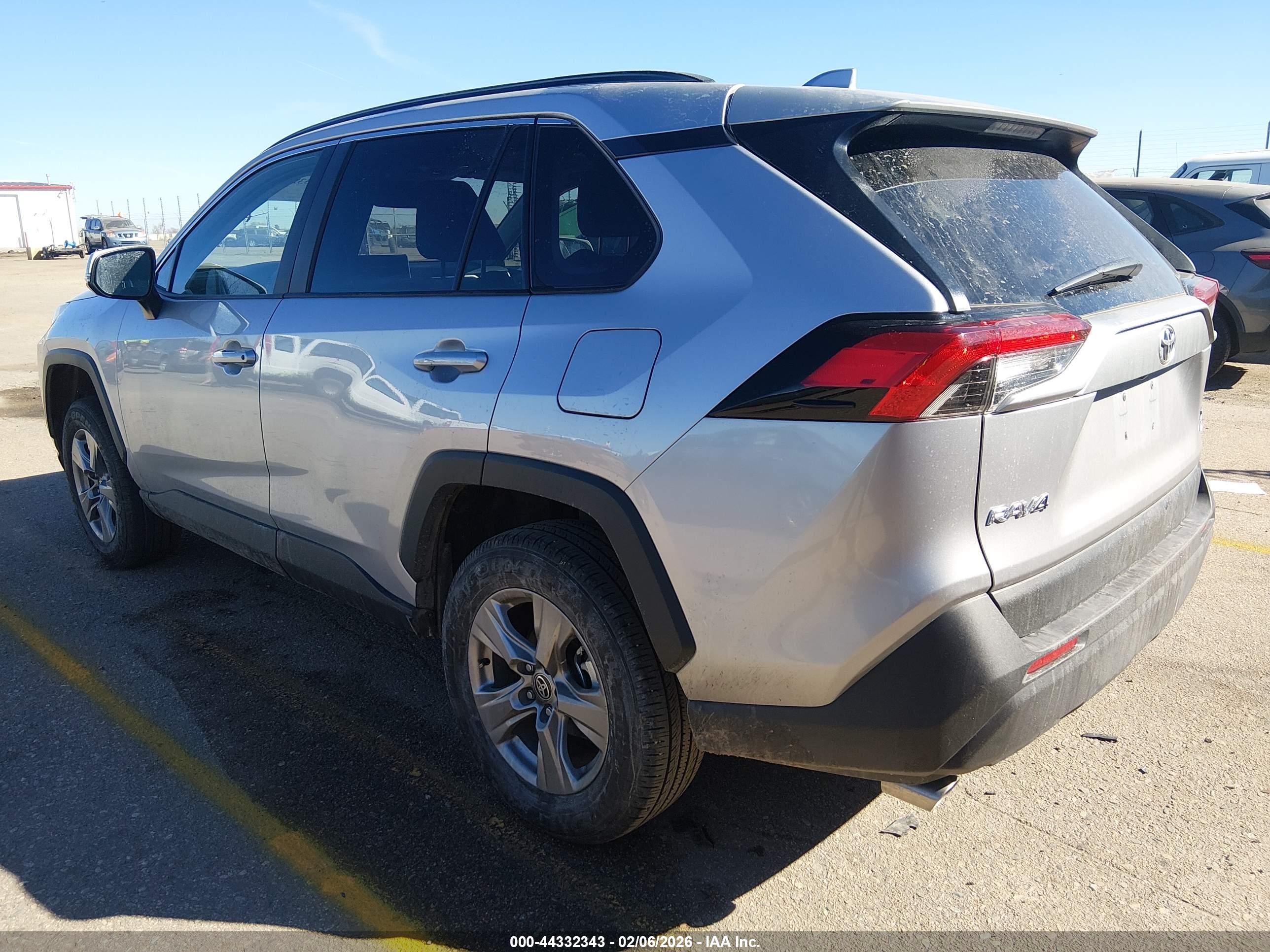 TOYOTA RAV4 image 3