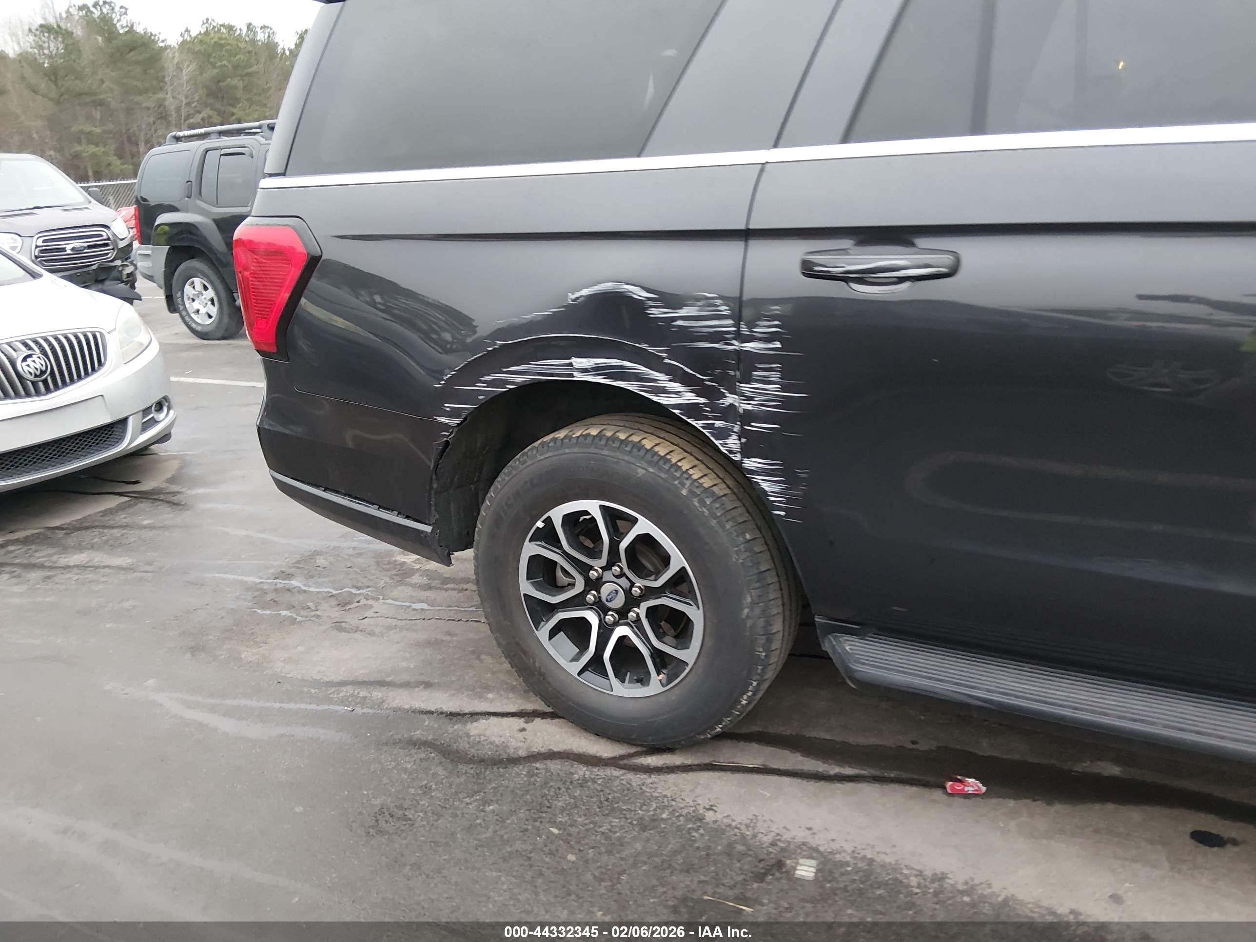 FORD EXPEDITION image 6