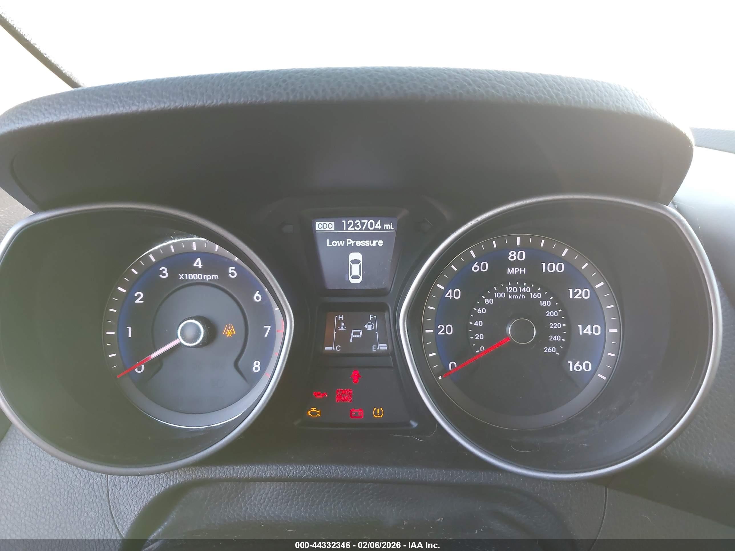 HYUNDAI ELANTRA image 7