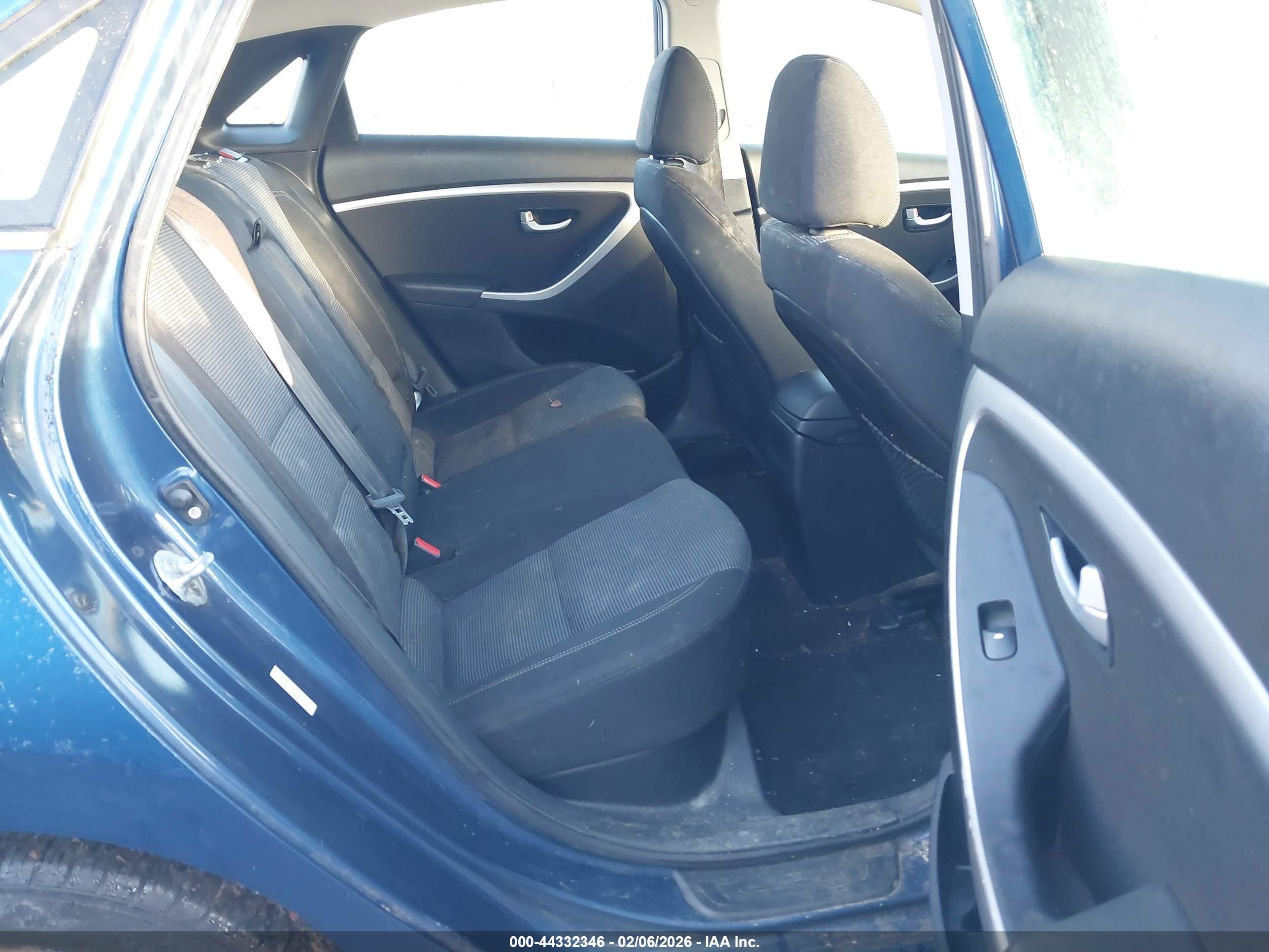 HYUNDAI ELANTRA image 8