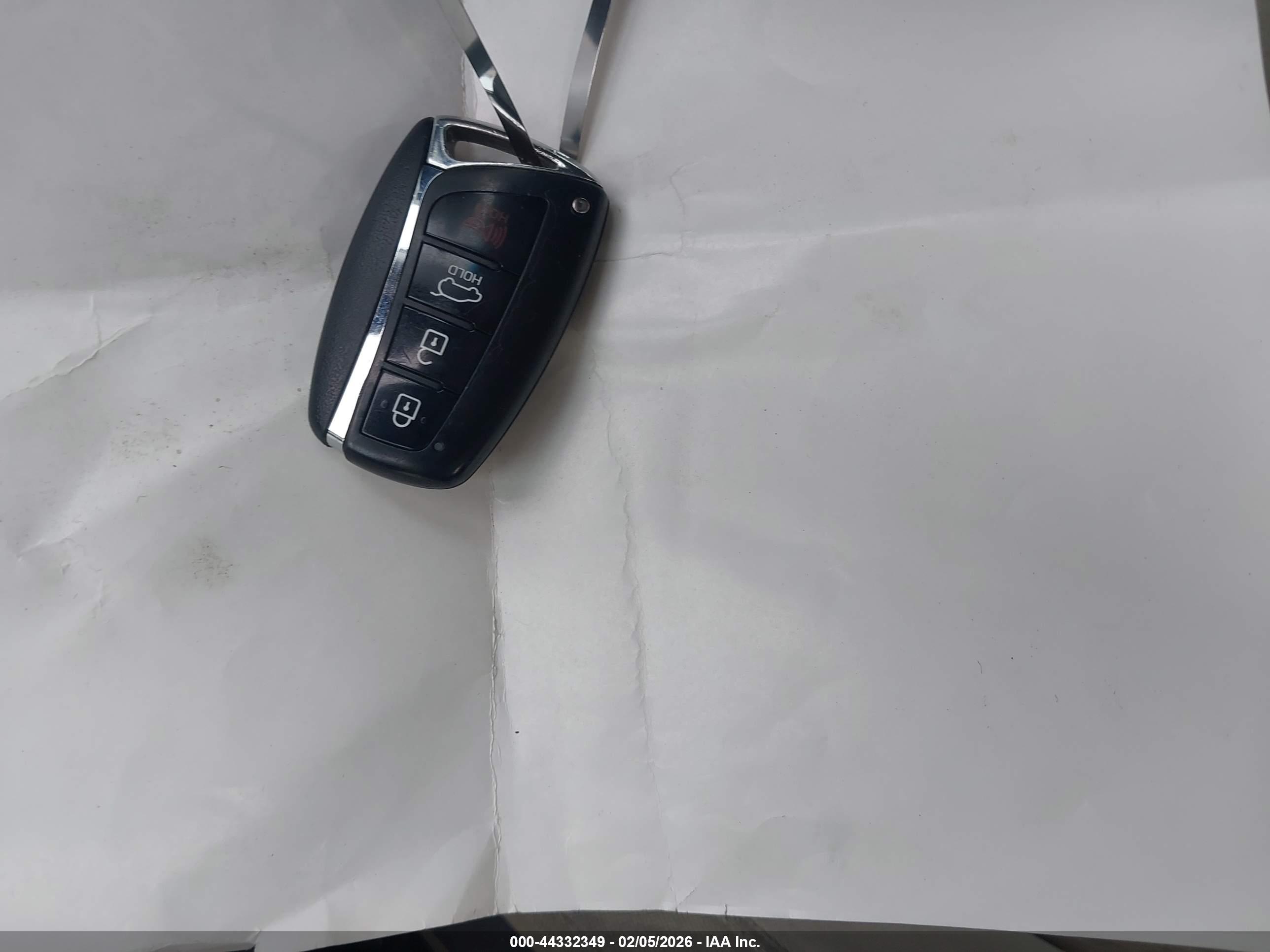 HYUNDAI SANTA image 11
