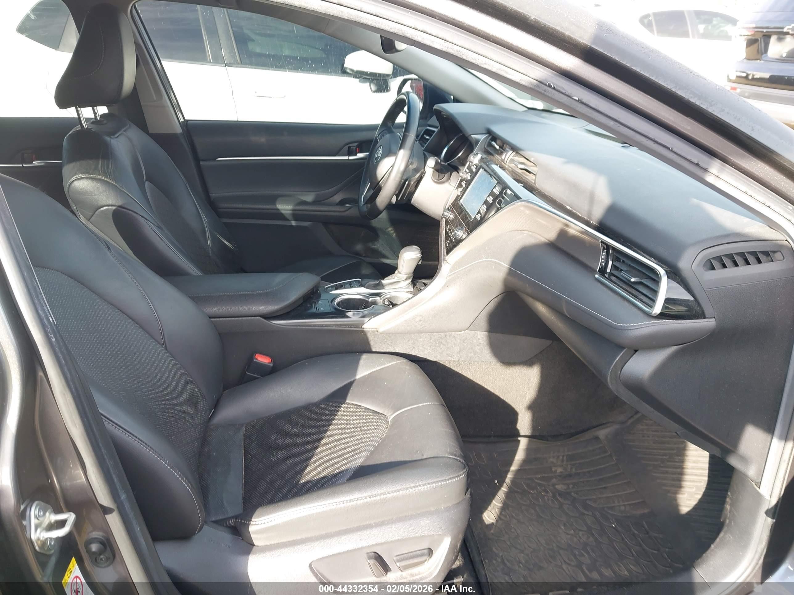 TOYOTA CAMRY image 5