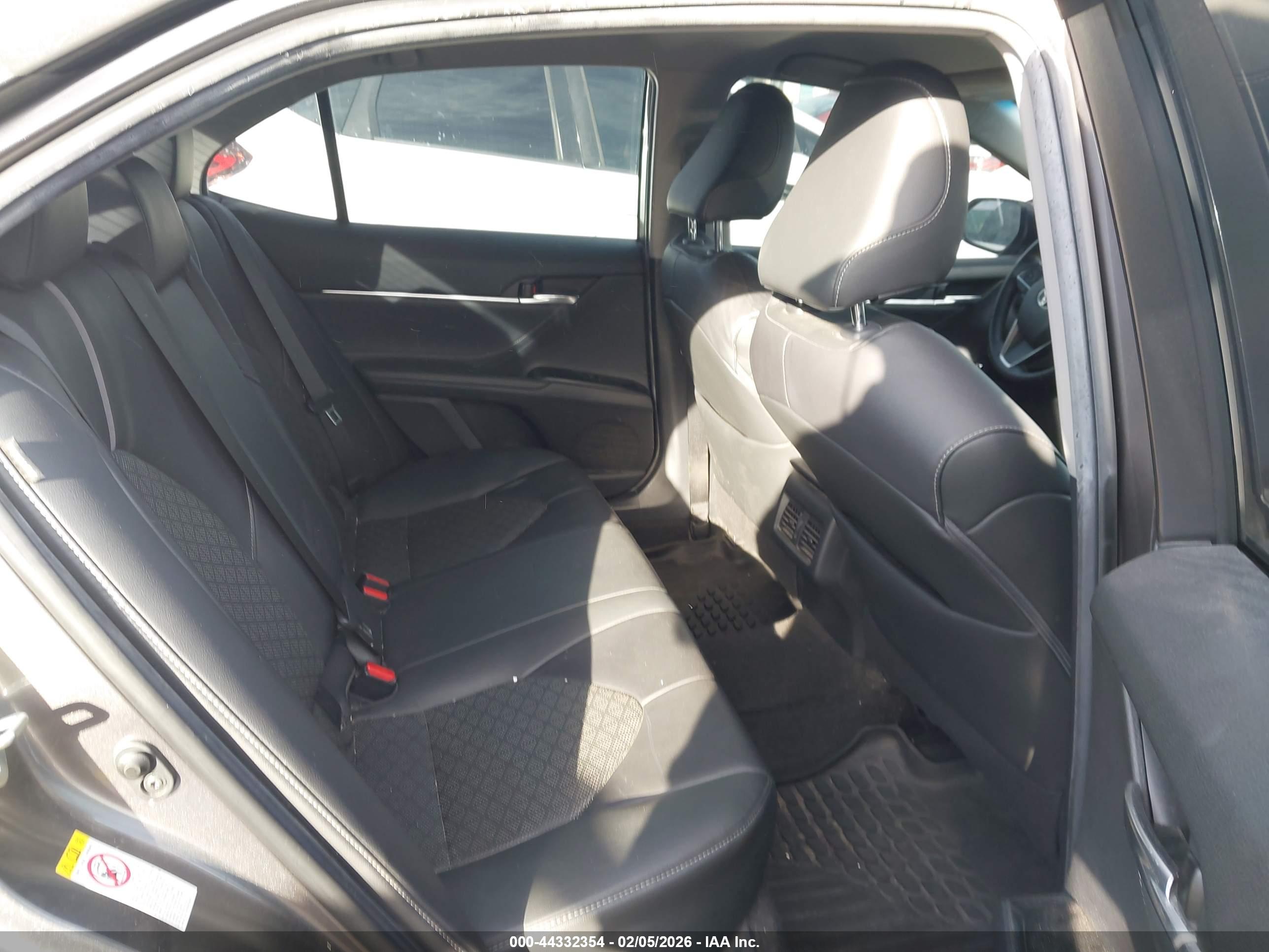 TOYOTA CAMRY image 8