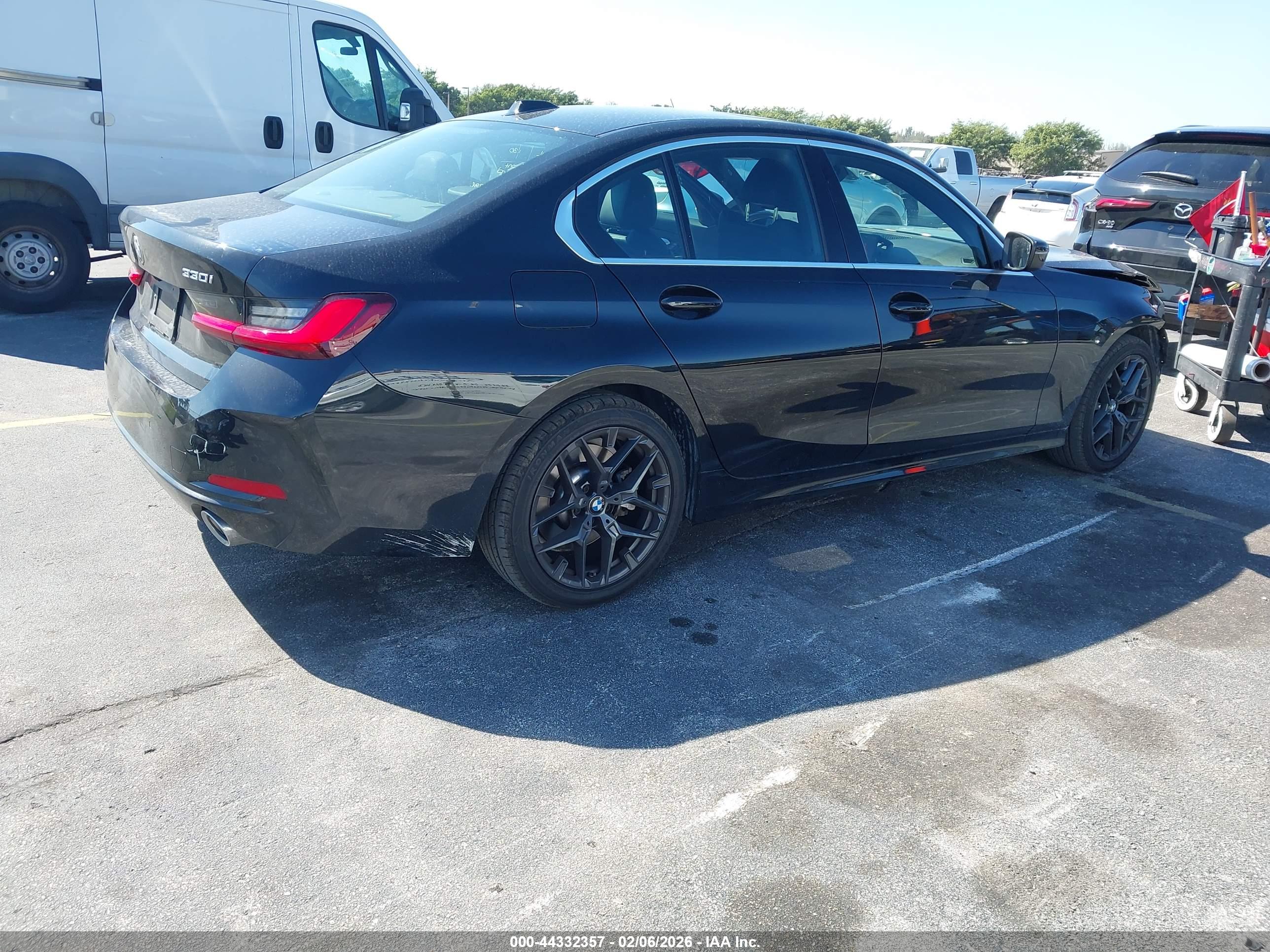 BMW 330I image 4