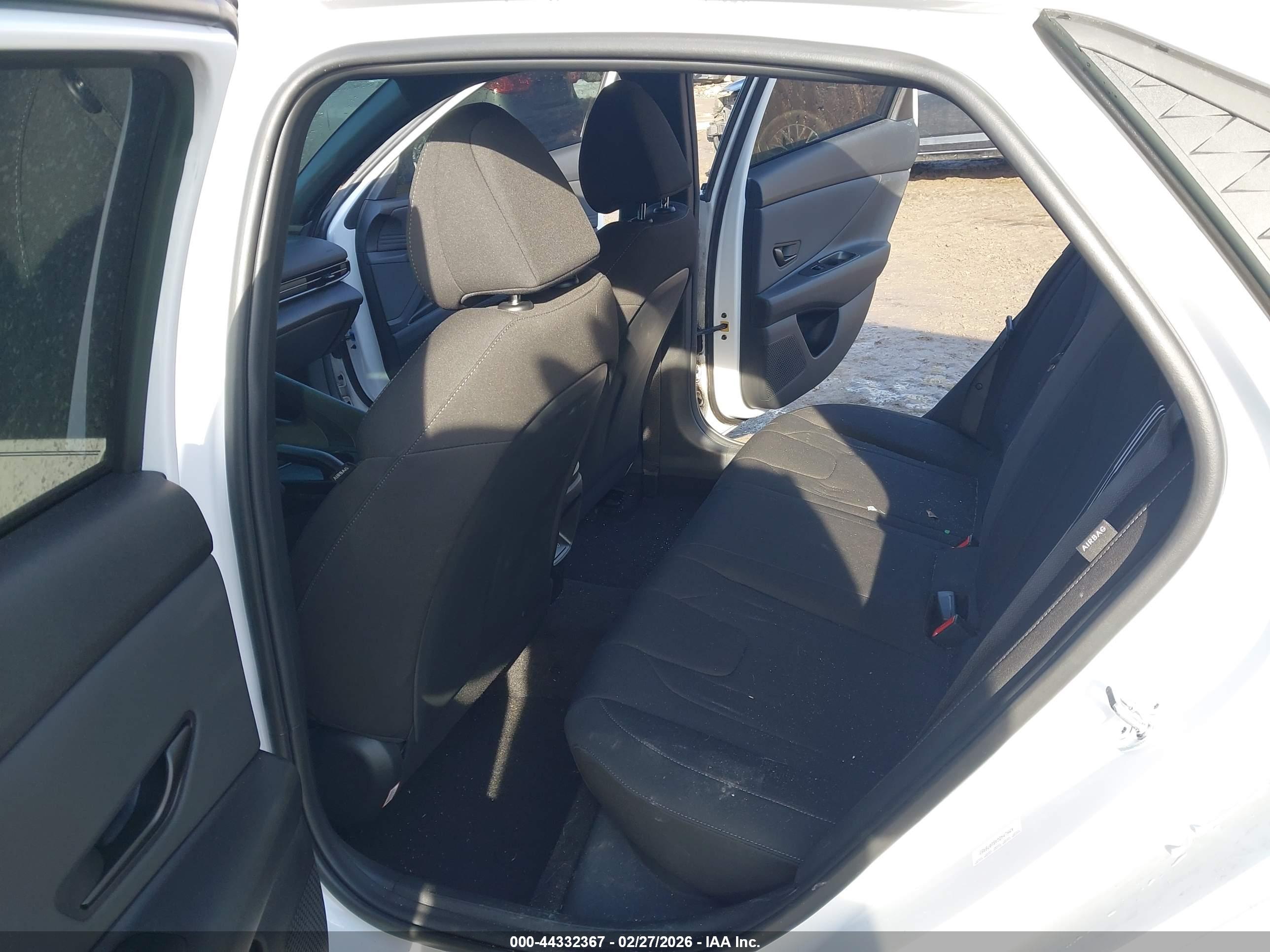 HYUNDAI ELANTRA image 8