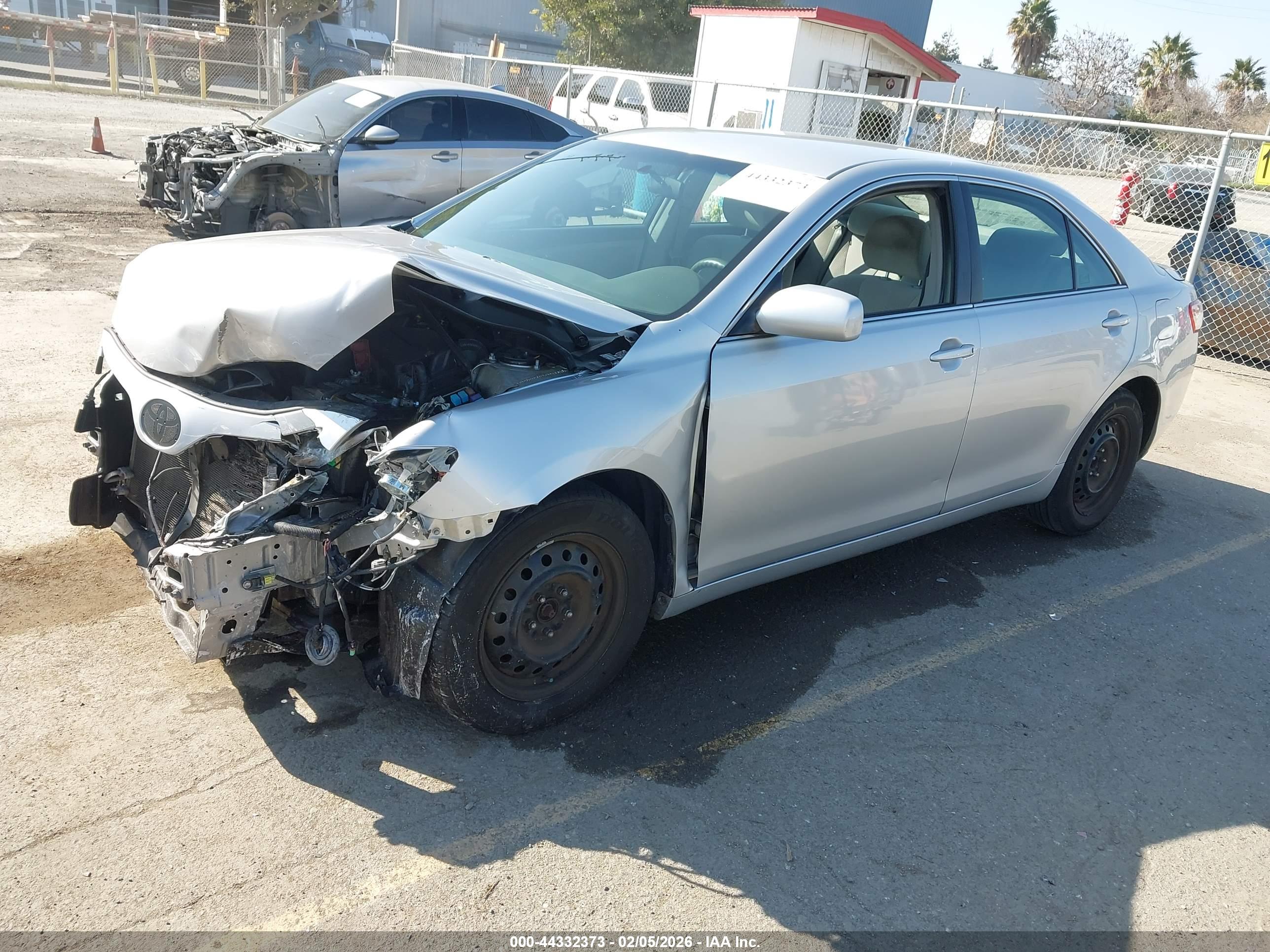 TOYOTA CAMRY image 2