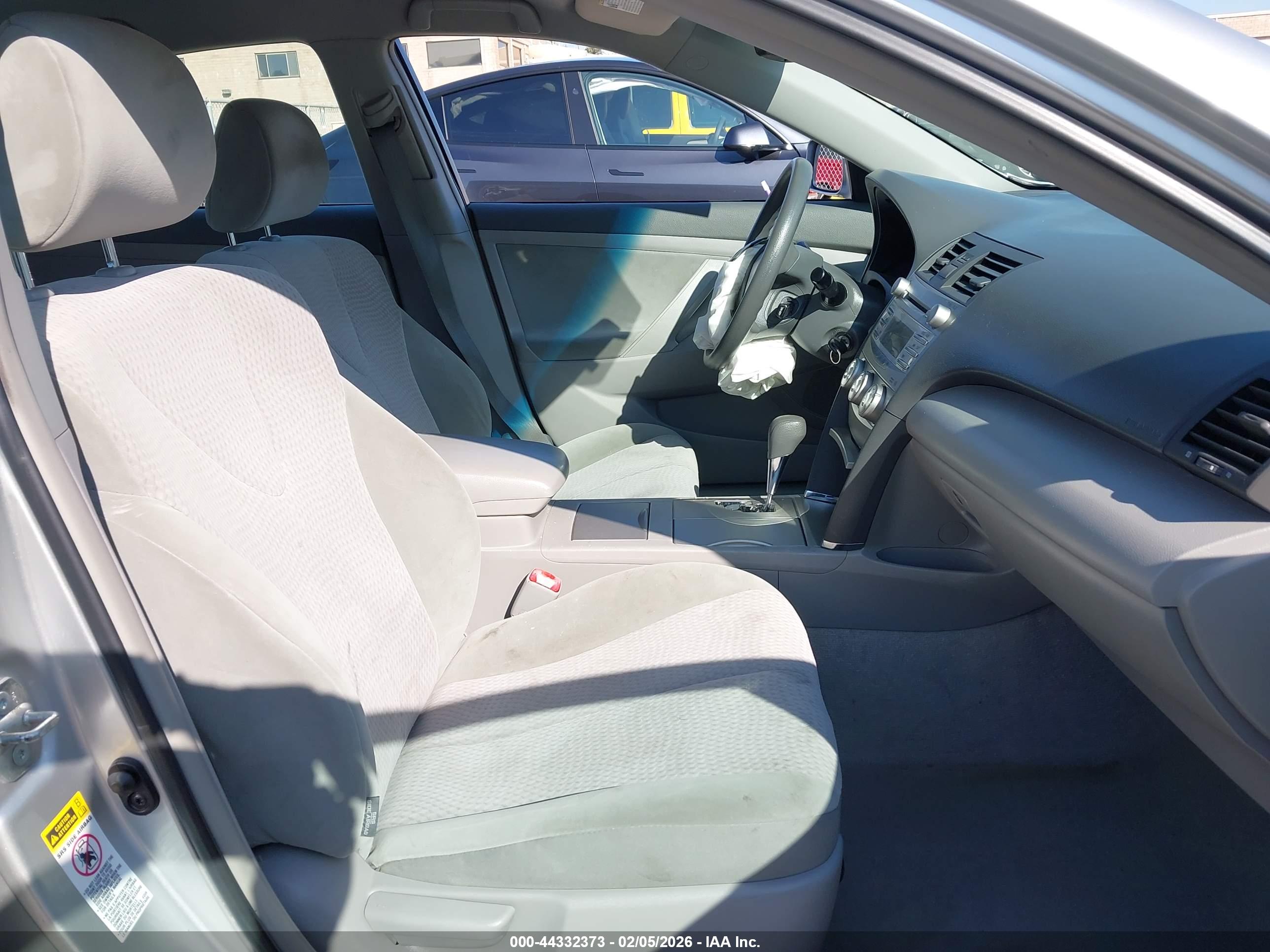 TOYOTA CAMRY image 5