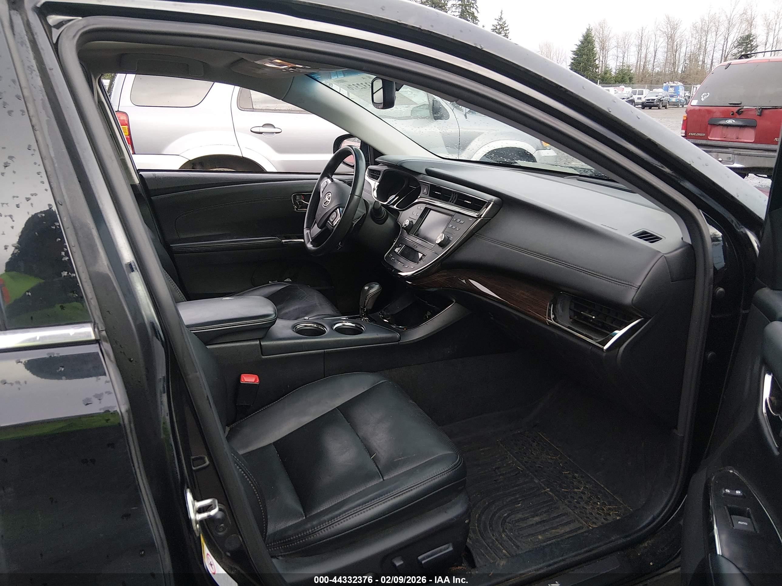 TOYOTA AVALON image 5