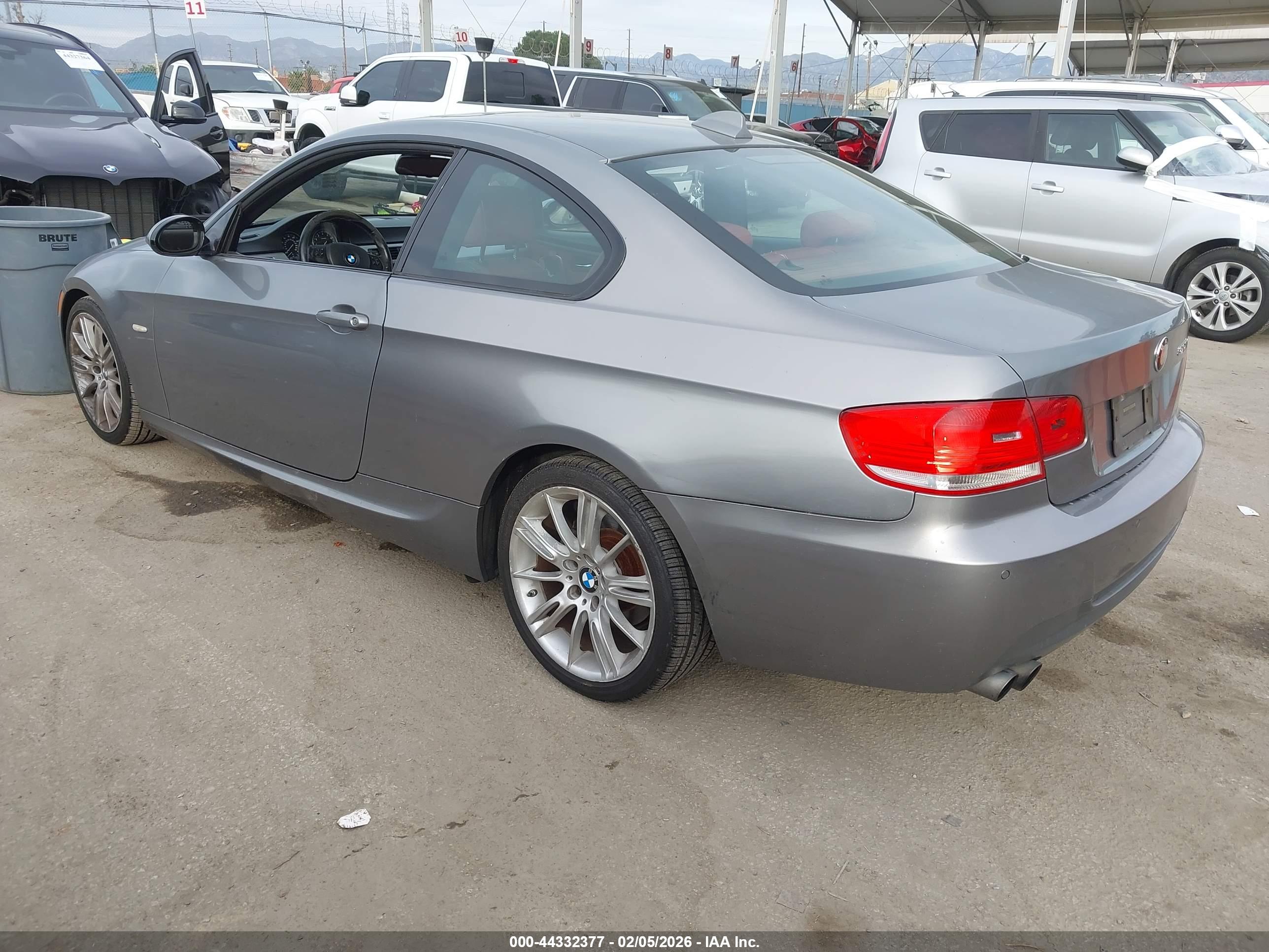 BMW 328I image 3