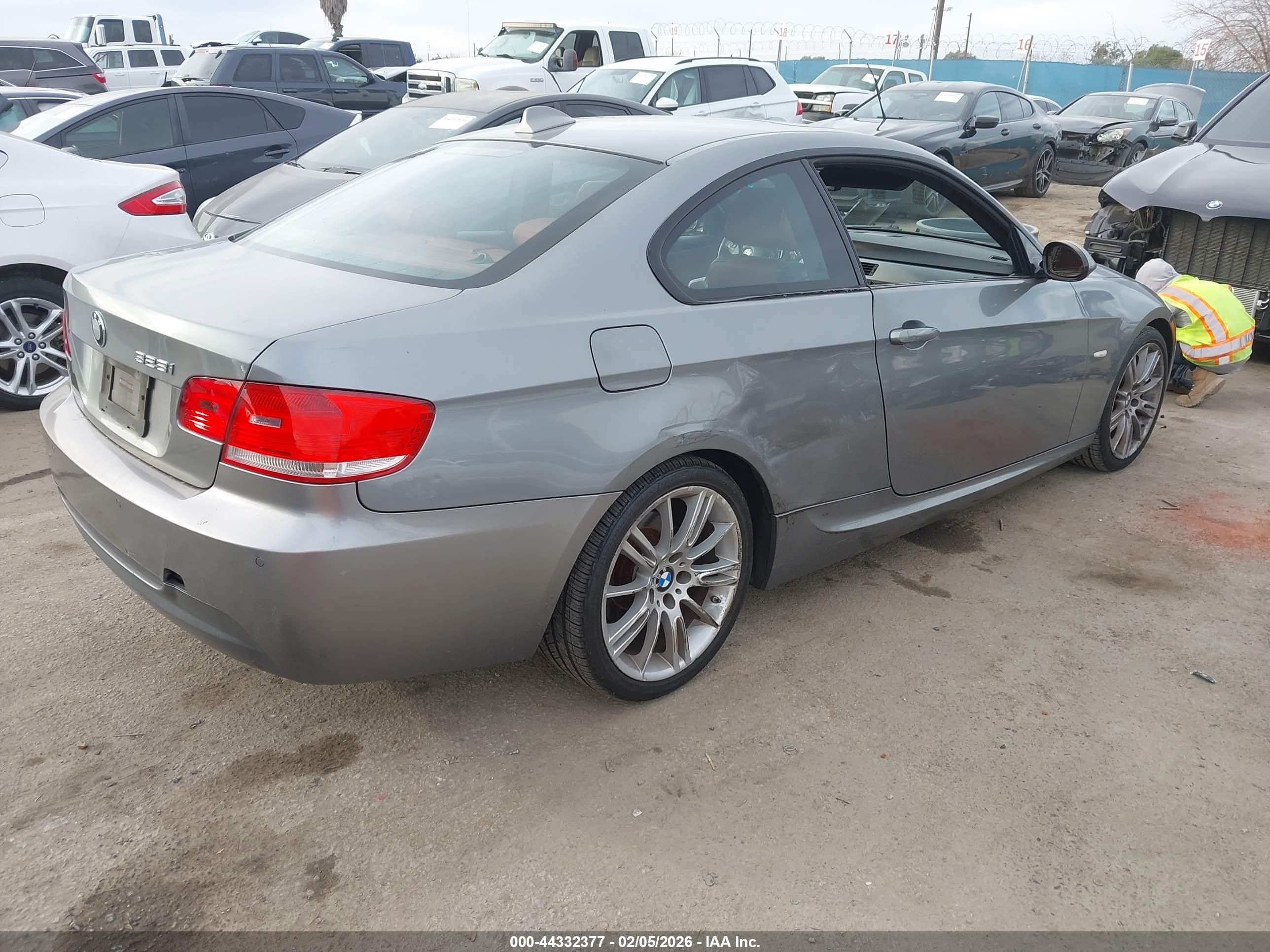 BMW 328I image 4
