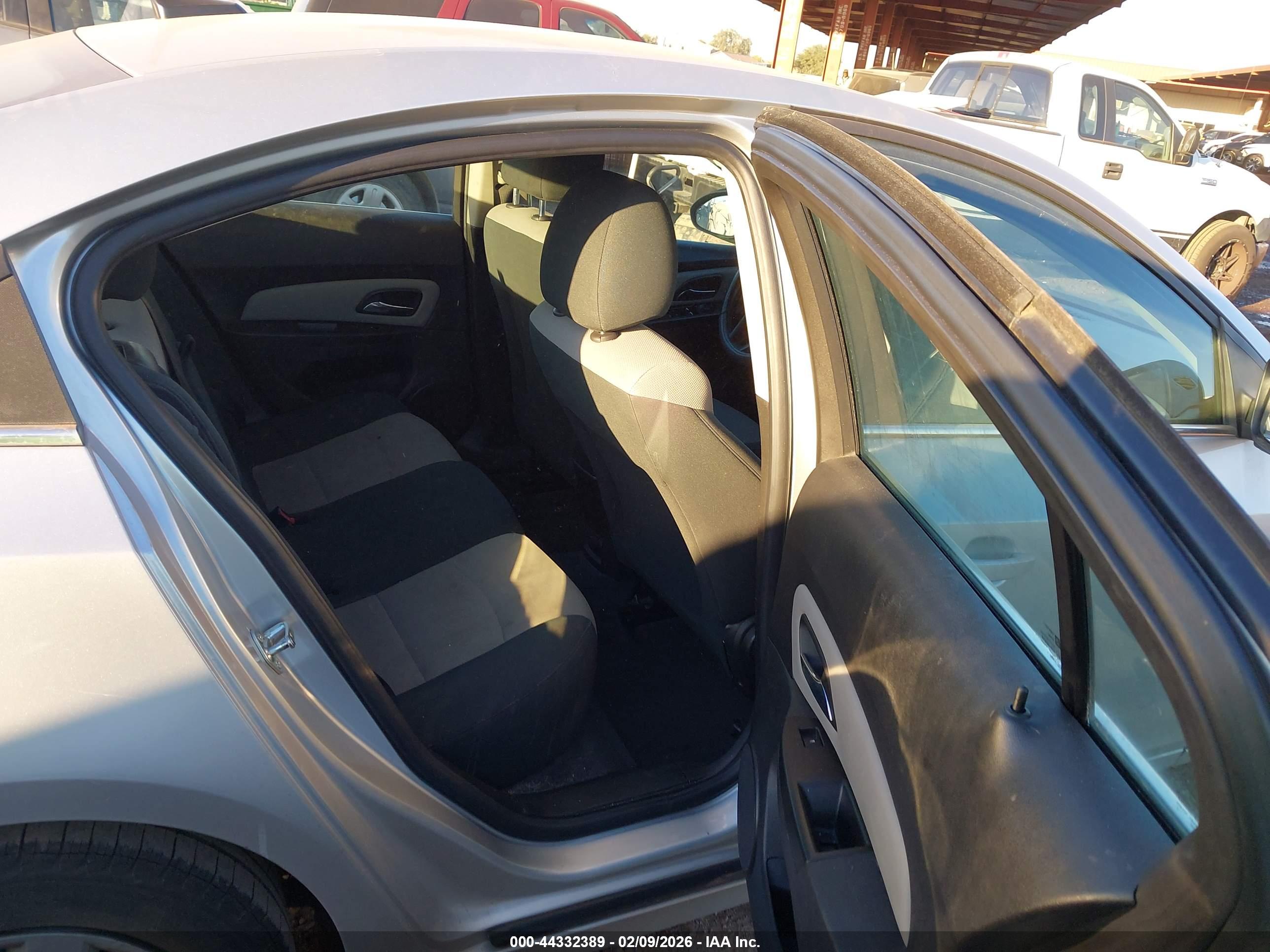 CHEVROLET CRUZE image 8