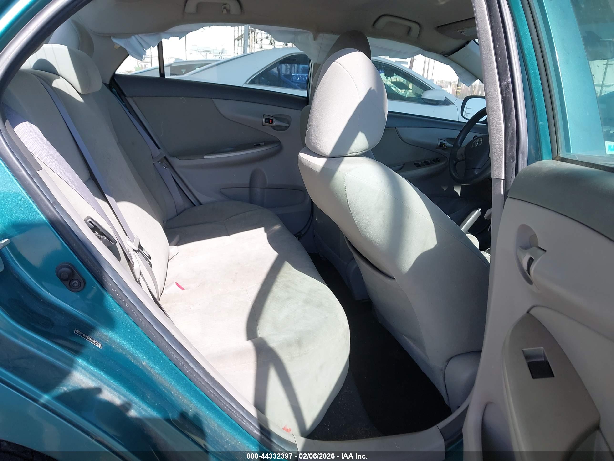 TOYOTA COROLLA image 8